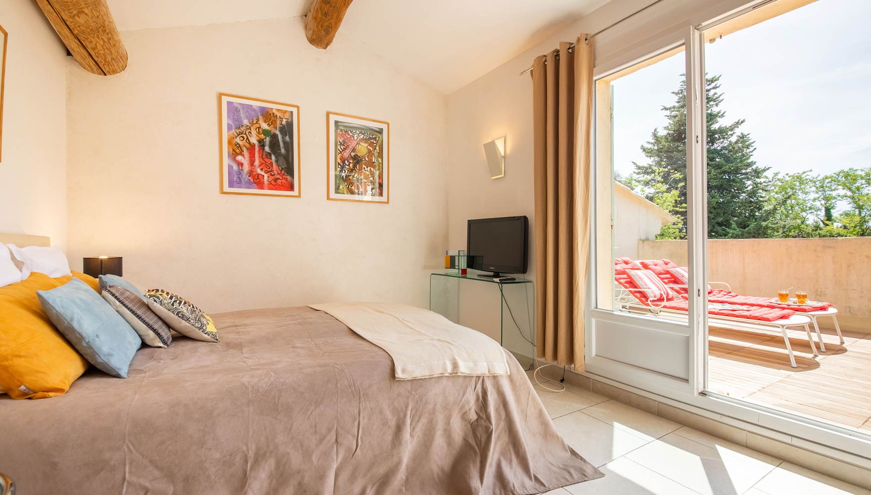 Mas-de-Martinet-chambre-Art-Deco