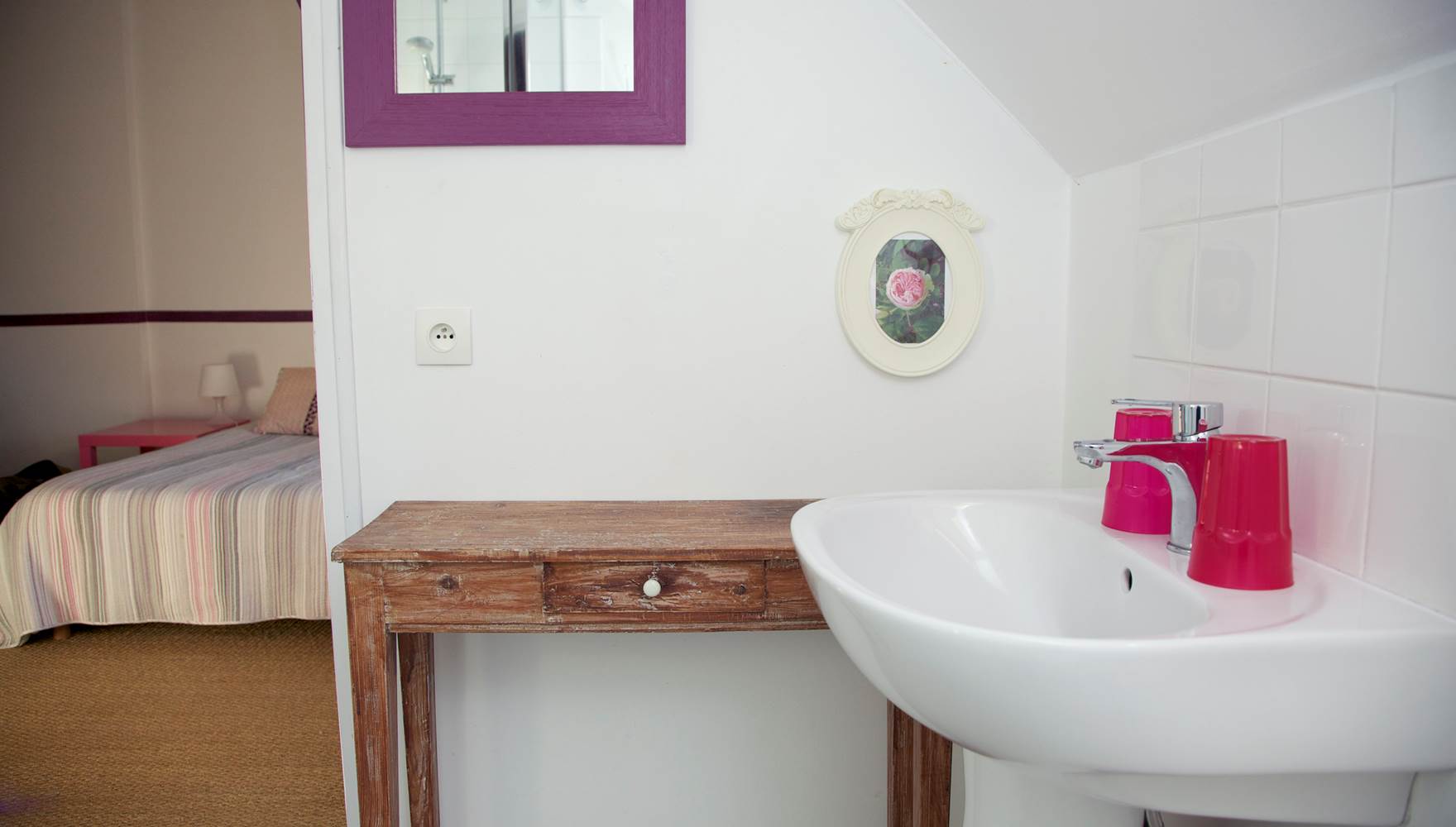 Salle de bain et toilette chambre prune