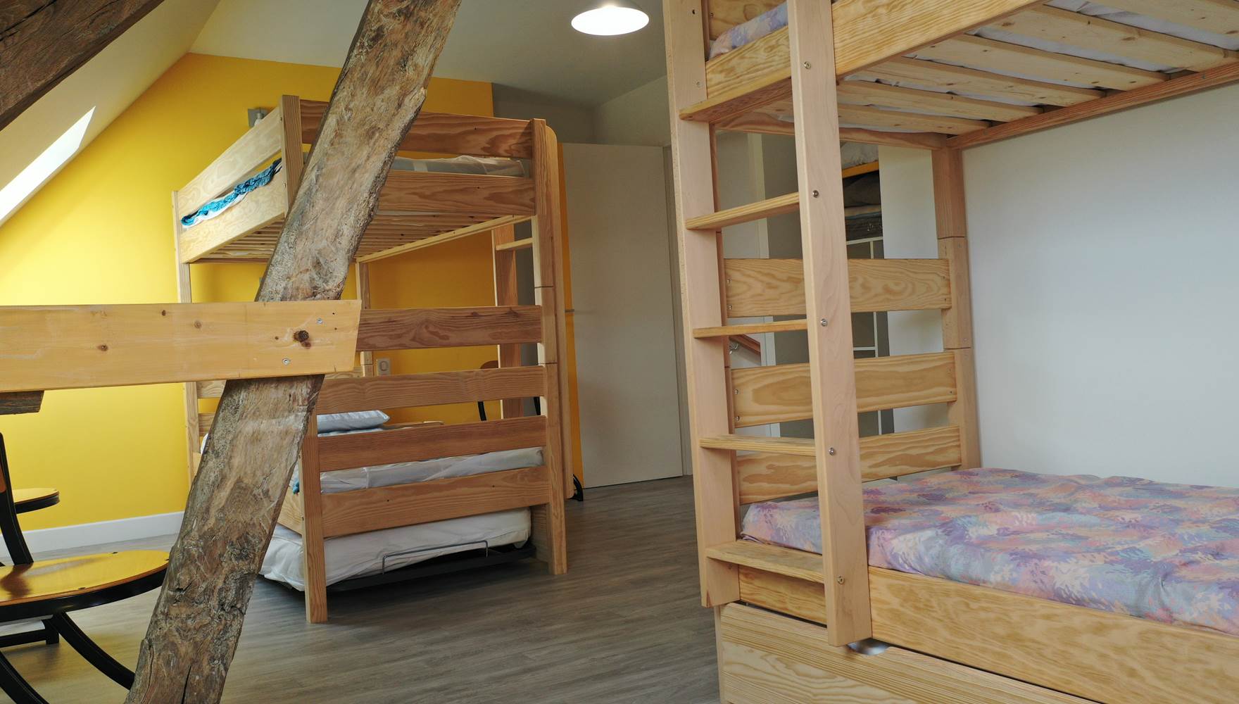 Gîte d'étape - chambre jaune