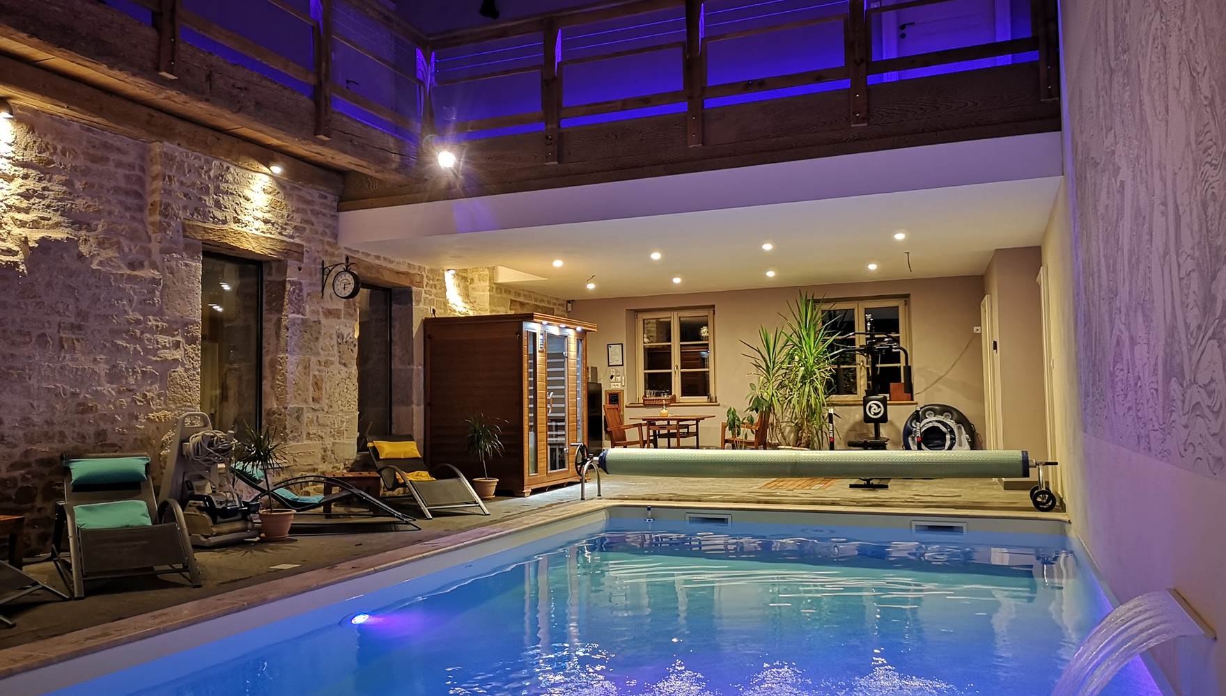 Vivez une expérience de baignade optimale dans notre piscine chauffée à 28 °