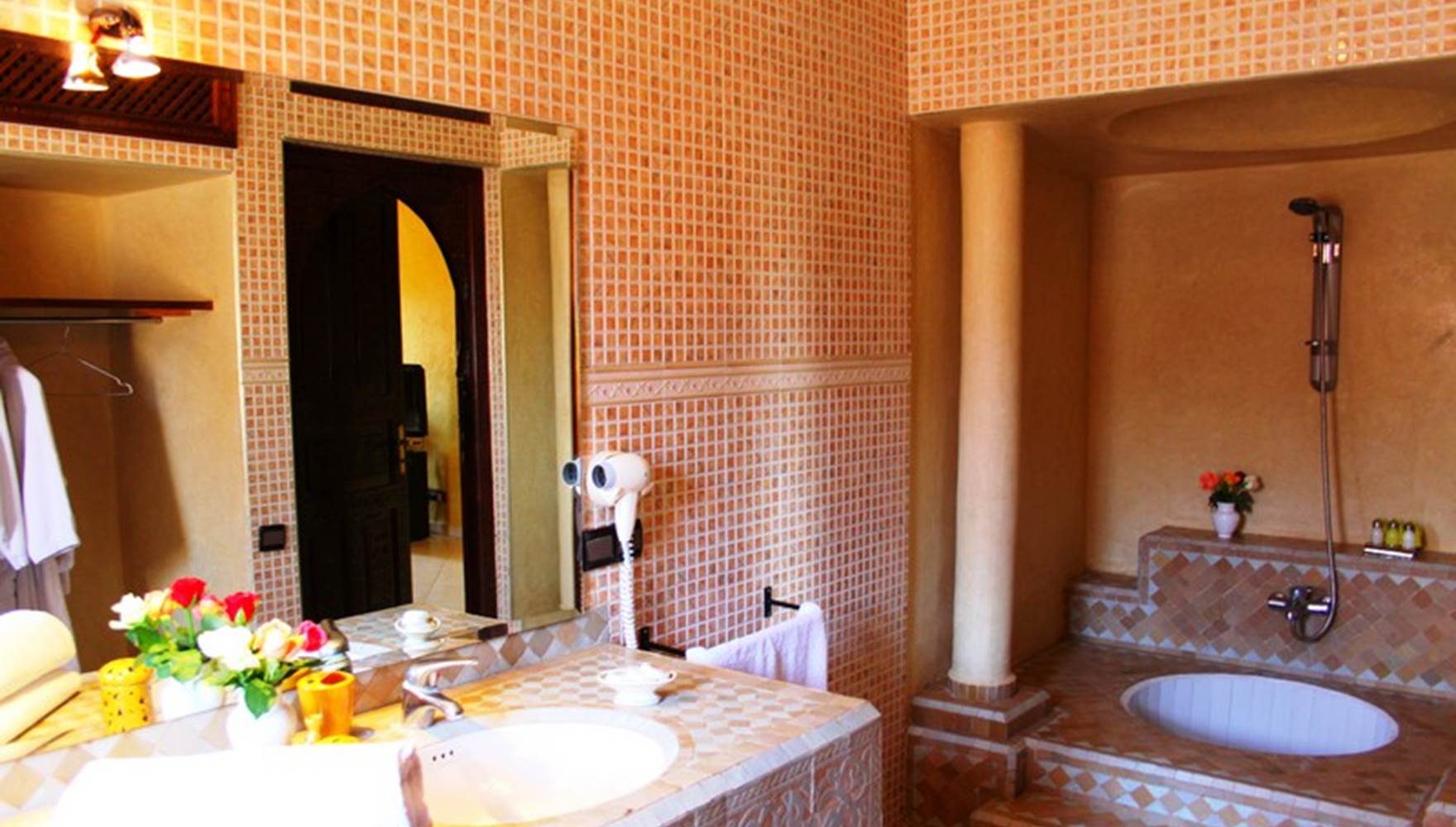 Palais-dar-ouladna-Suite-Amine-salle-de-bain