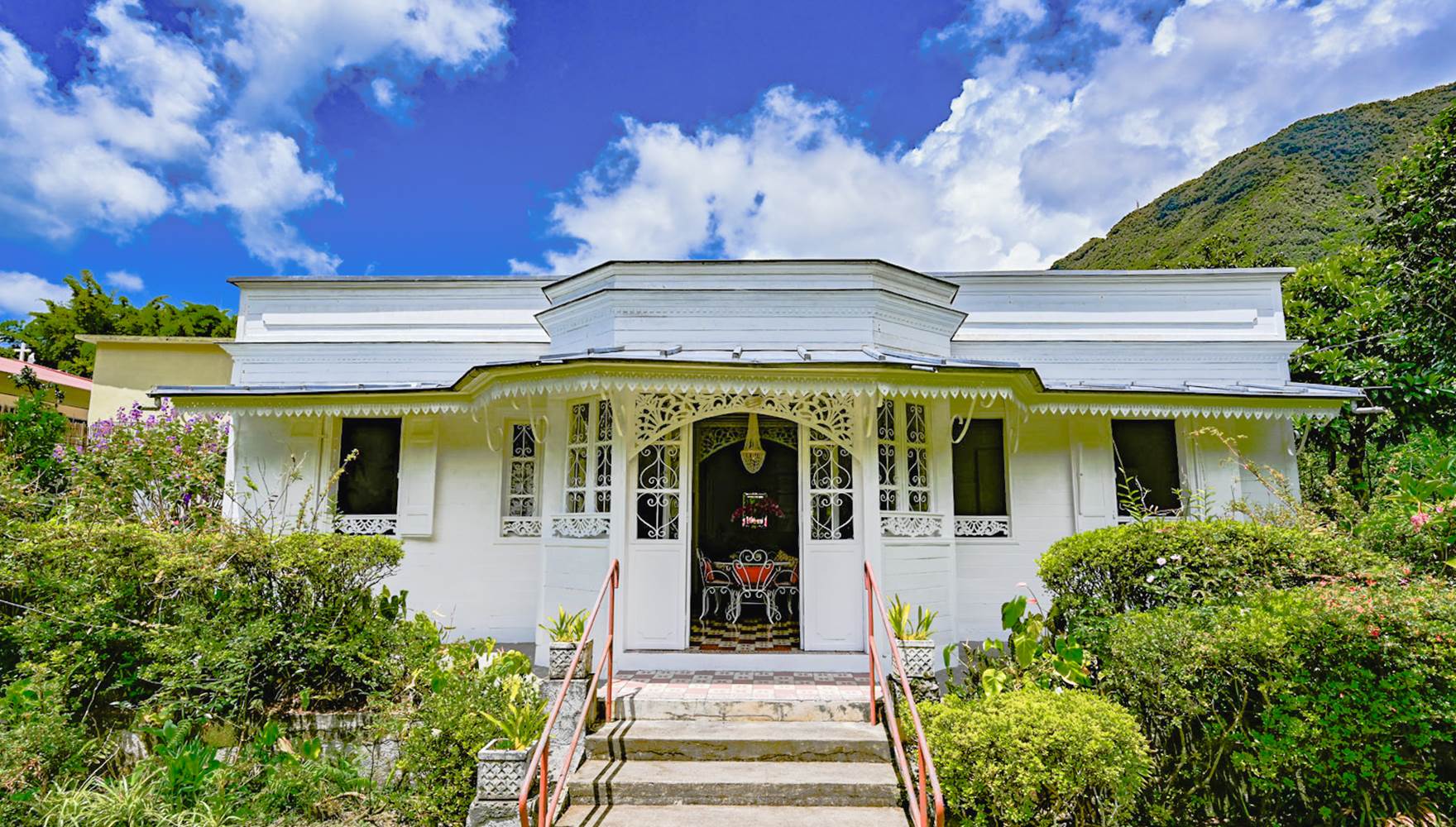 villa-blanche-location-vacances-hell-bourg-salazie-la-reunion-974 (1 sur 2)