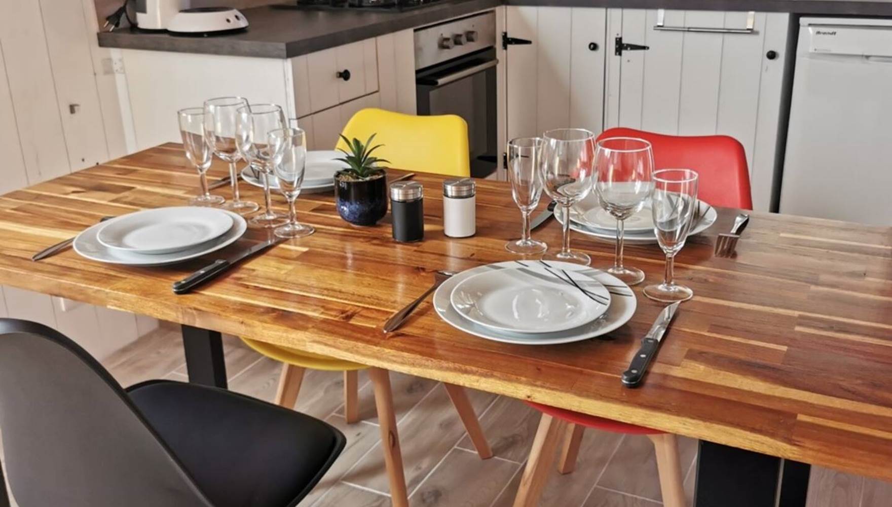 Cuisine équipée et confort au Lodge de Kerescar pour un séjour bien-être en couple