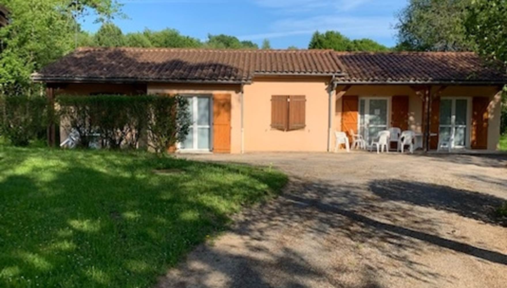 lepetitbois46_Leyme_Modern Family PMR_extérieur_Gîtes 21-22