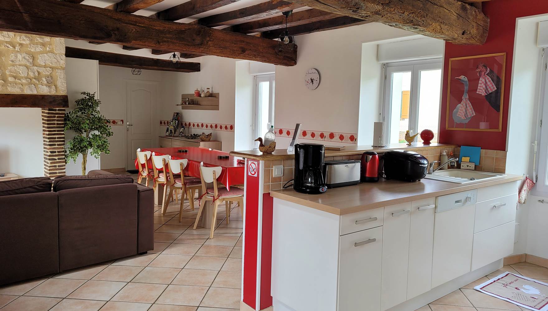 Cuisine ouverte avec salle à manger et salon pour partager de bons moments