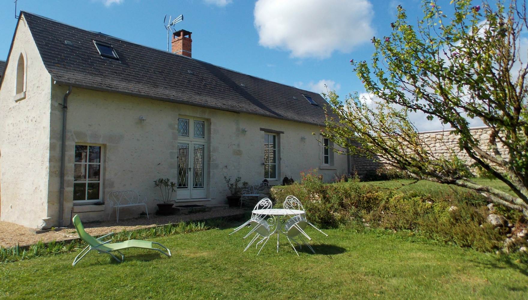 Domaine du Gué du Roi Chapelle du Gué du Roi Salon de Jardin