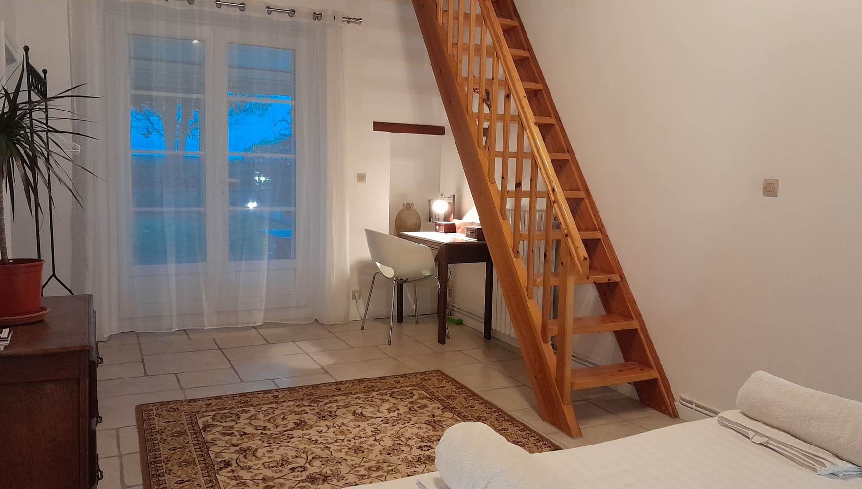 Chambre Dahlia - rez-de-chaussée - bureau
