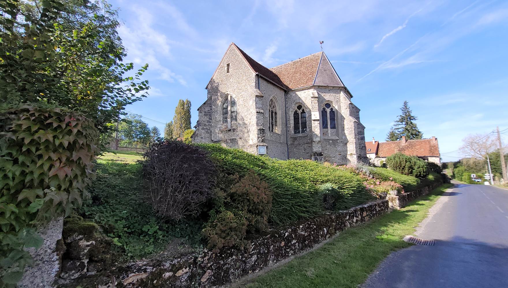 Vue sur l'église du XII eme siècle