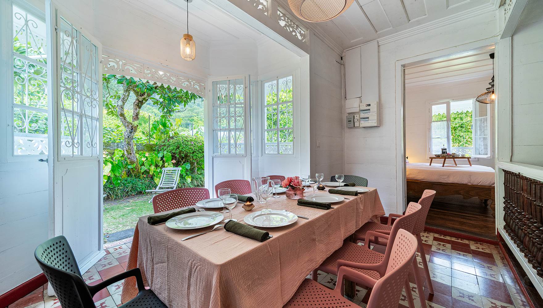 Salle à mange : accès jardin