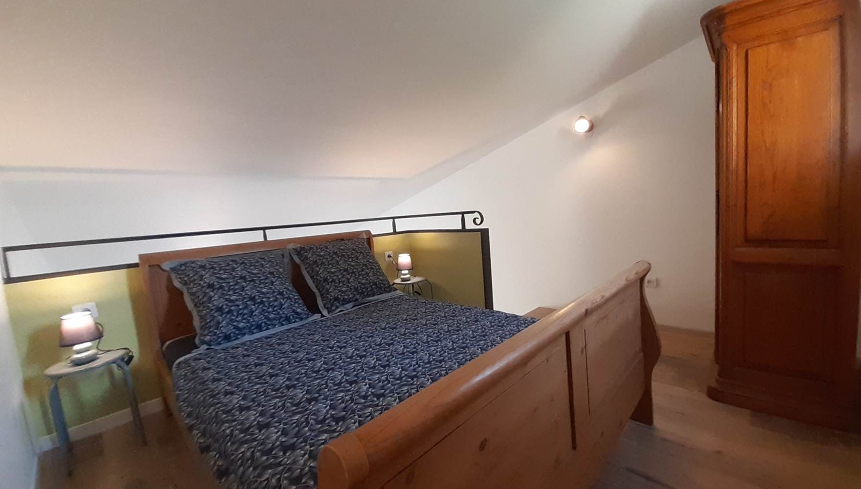 mezzanine-lit-double