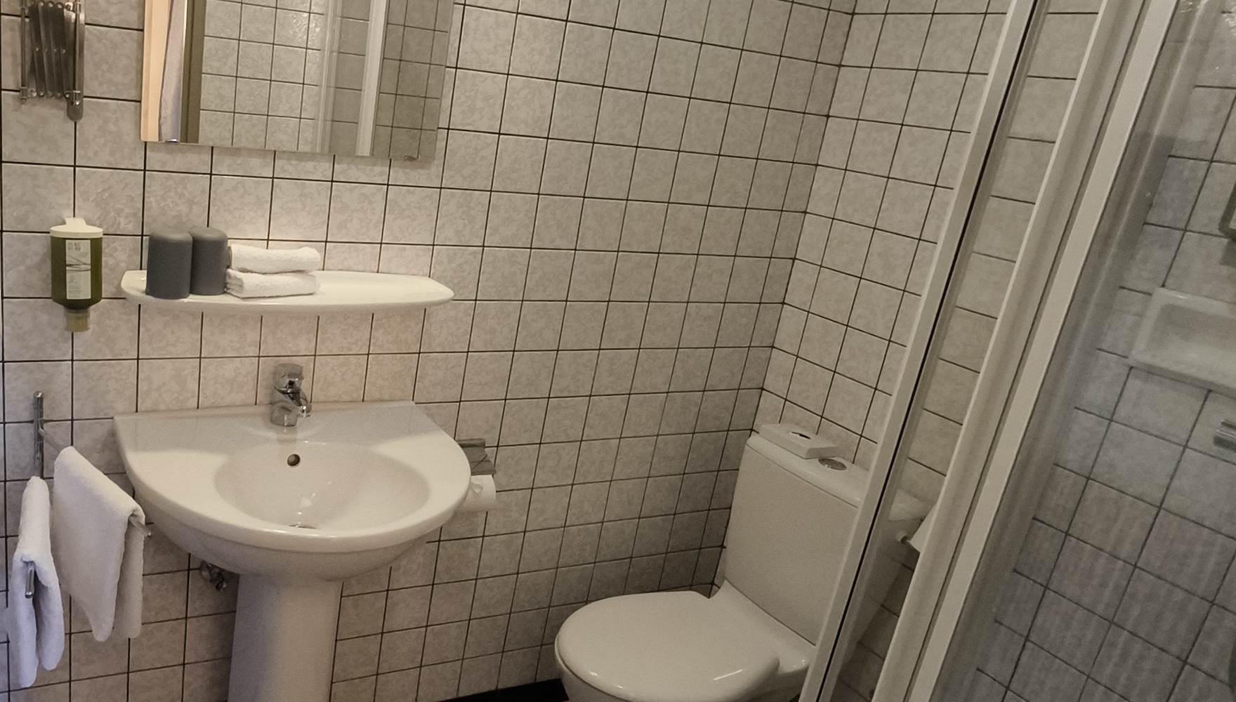 salle de bain "vintage" chambre rayure