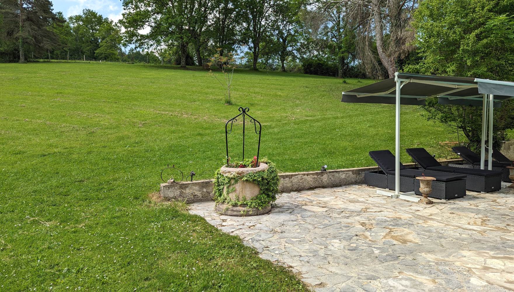 Piscine partagée, vue sur parc