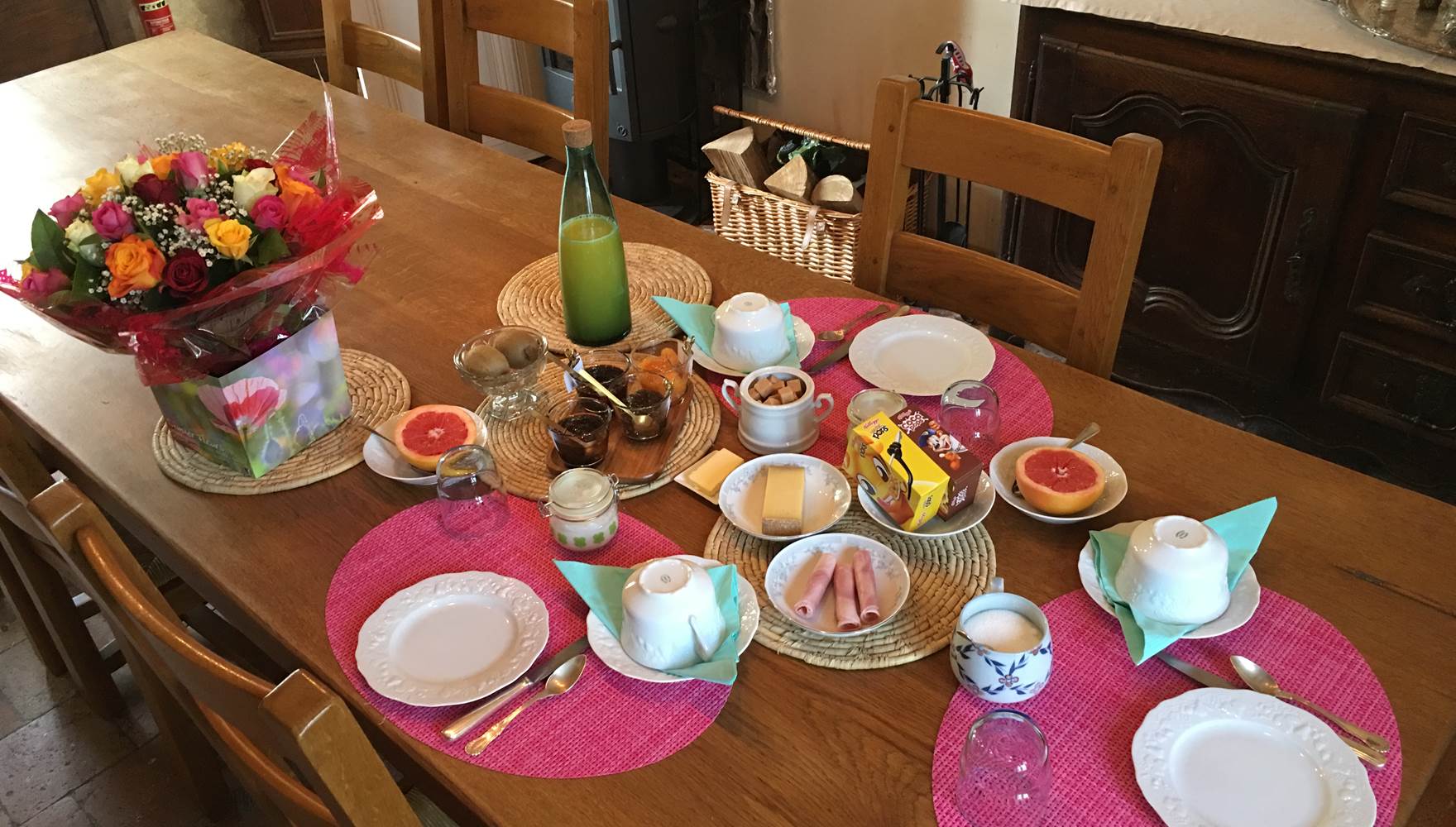 Petit Déjeuner servi quotidiennement