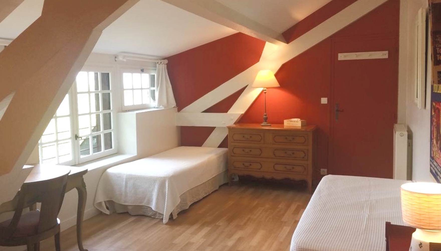 Hébergement-Maine et Loire - chambre Rouge-2 lits simples-lit double