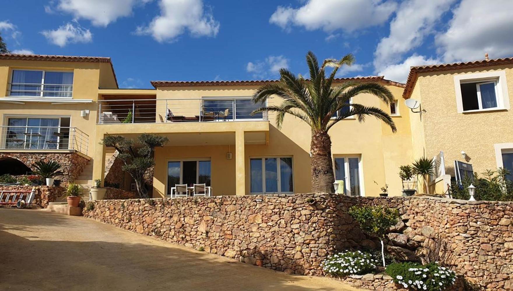 LES DEMEURES DE THAU - Havre de Paix dans Jardin Méditerranéen - Le Gîte