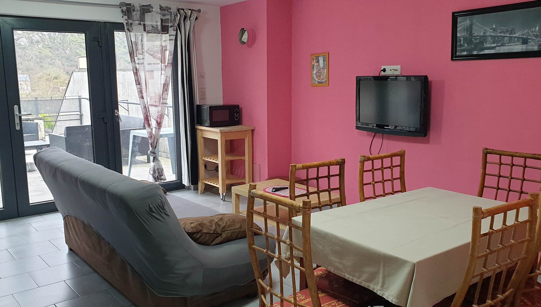 APPARTEMENT 1ER ÉTAGE AVEC TERRASSE 4+2 PERS