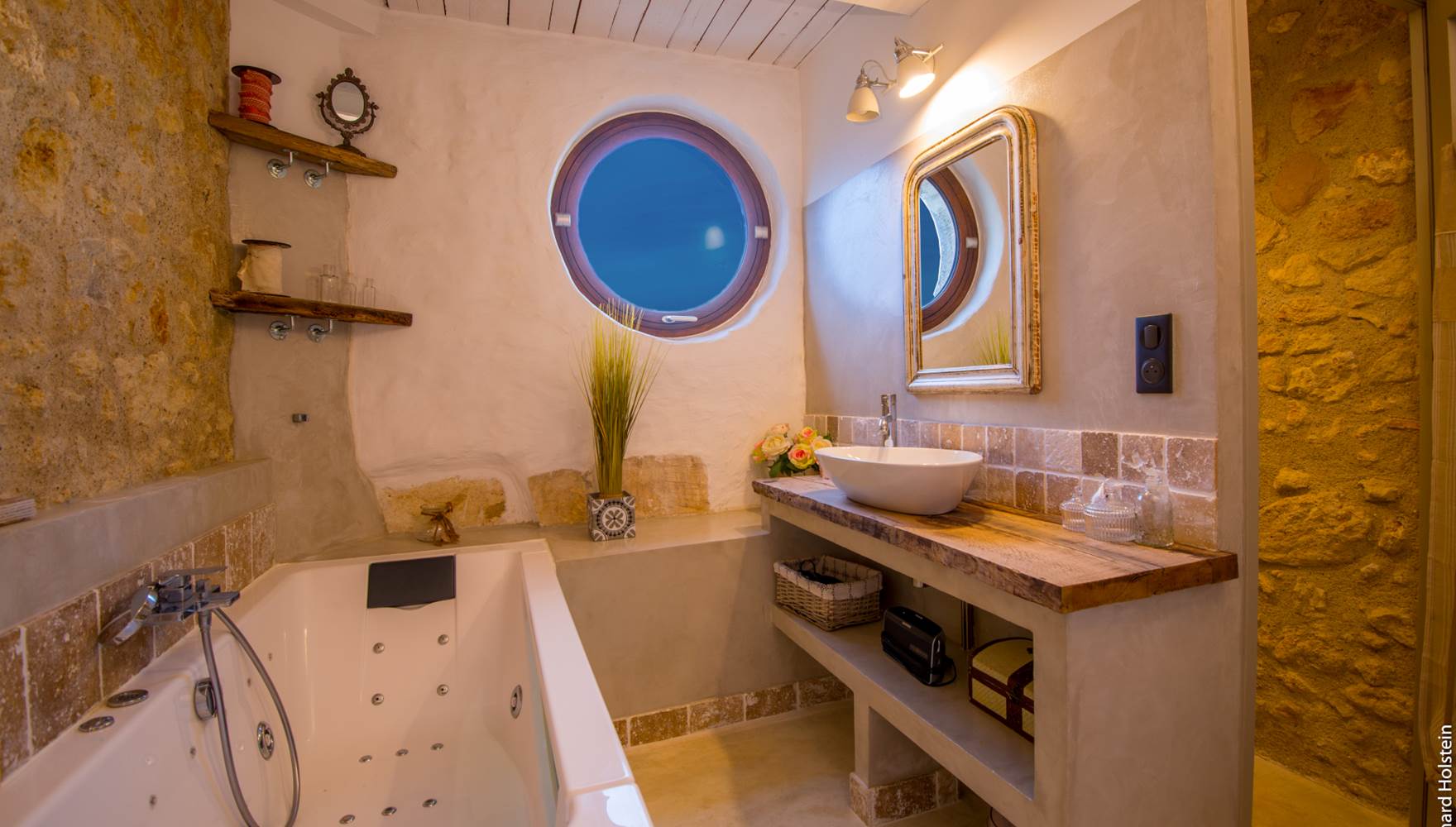 salle de bains baignoire balnéo toilette séparé