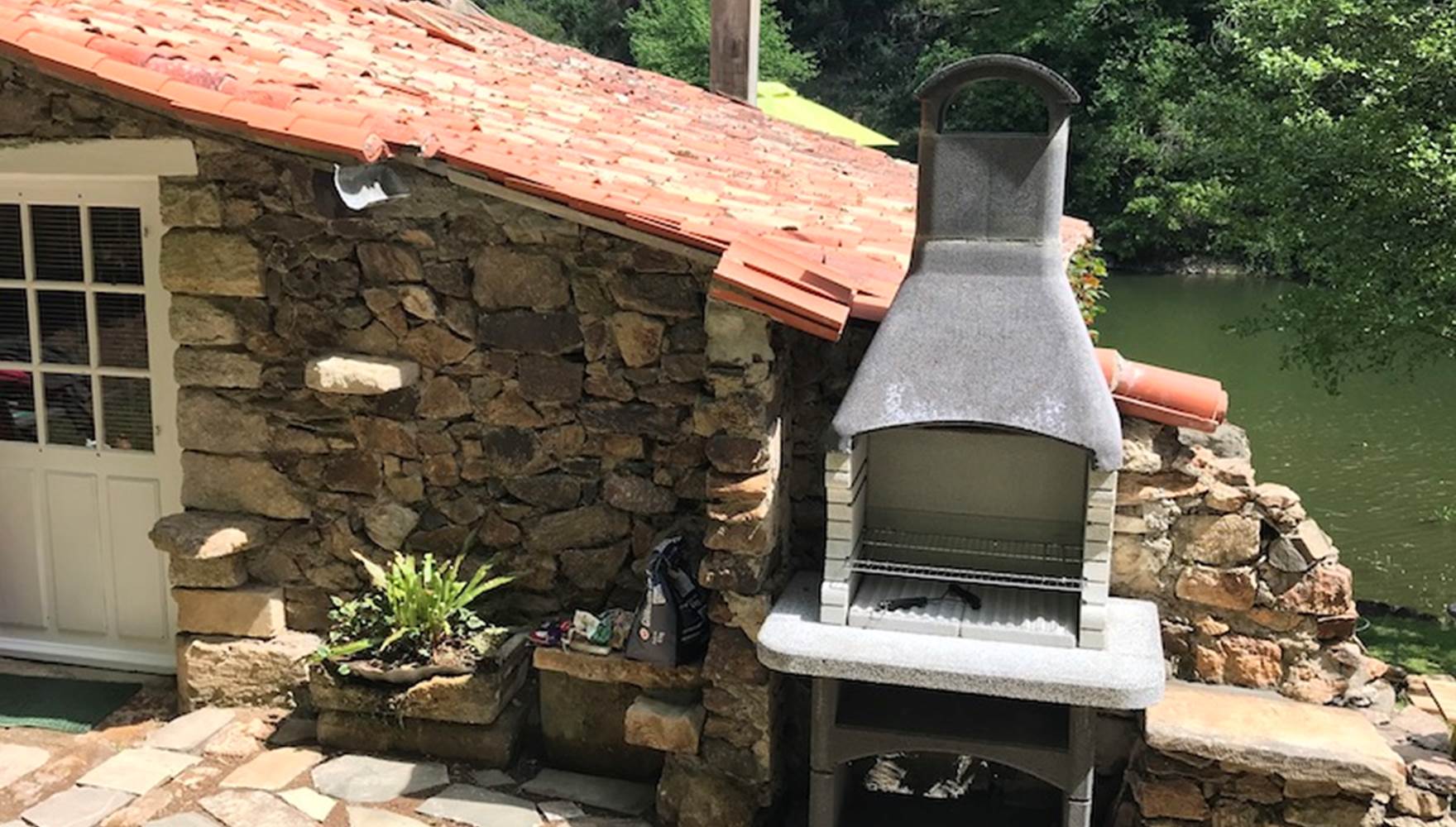 Ifac¸ade avec barbecue