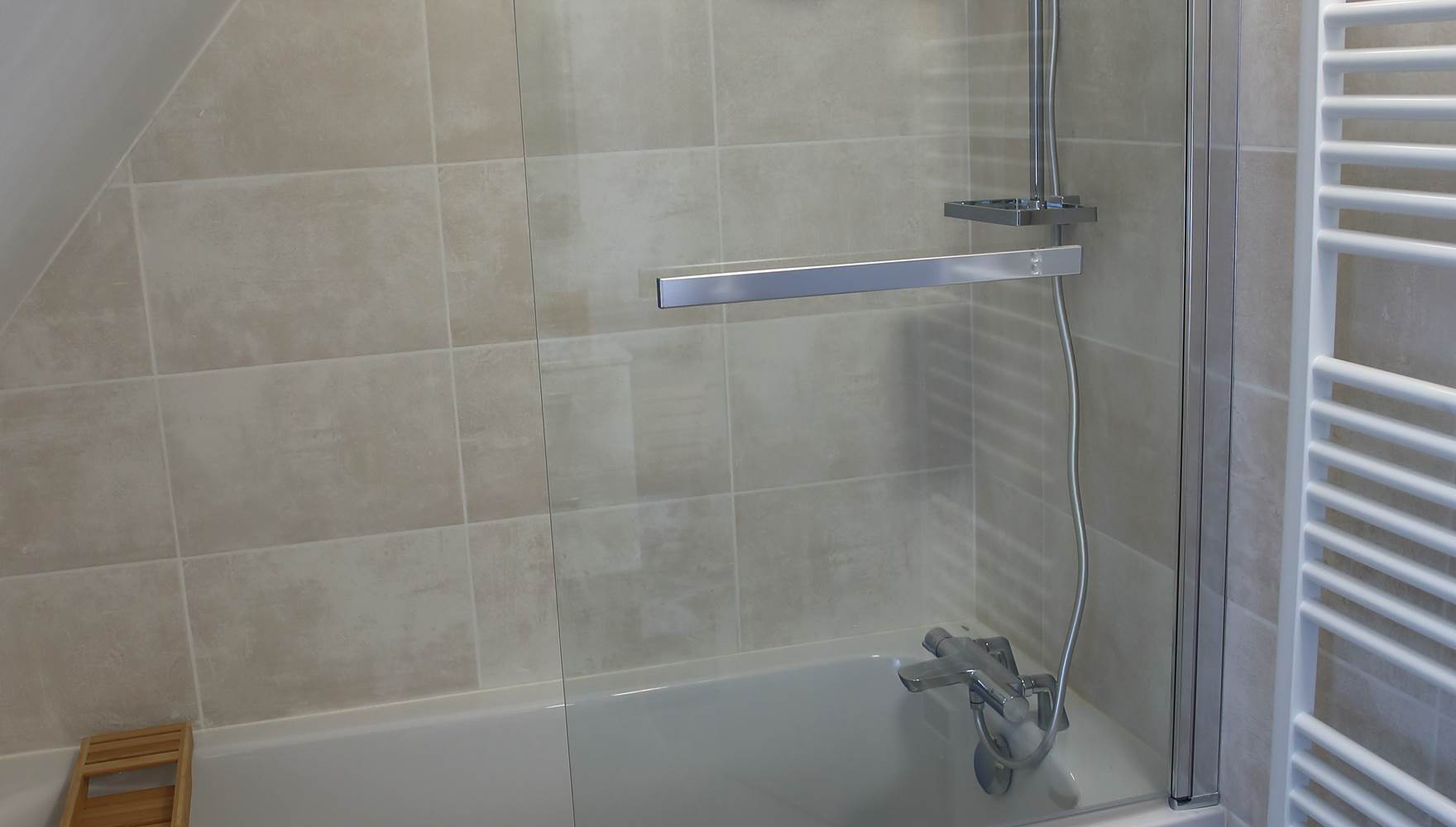 Baignoire -douche de la grande chambre double - Grive