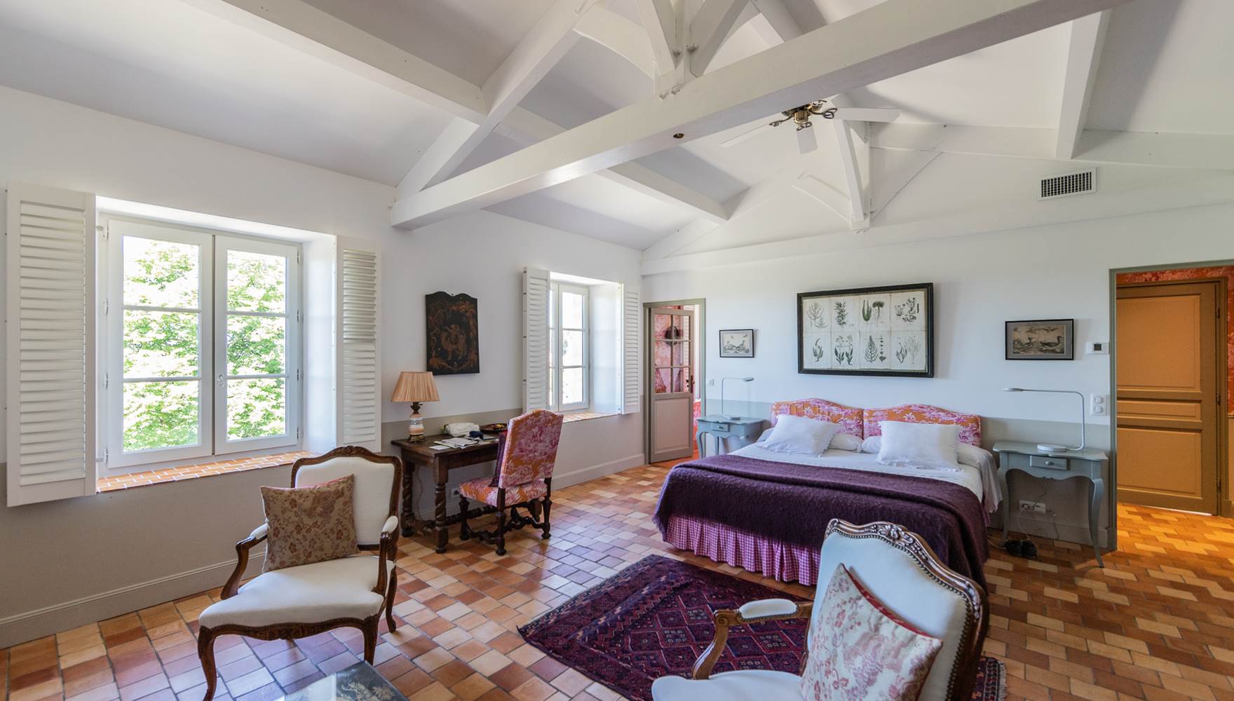 Chambre avec salle de bain en suite