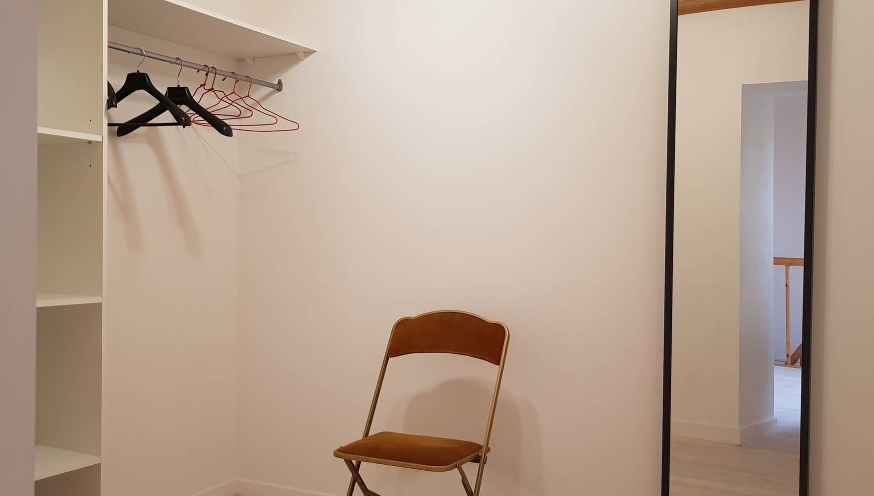 Chambre Dahlia - mezzanine dressing