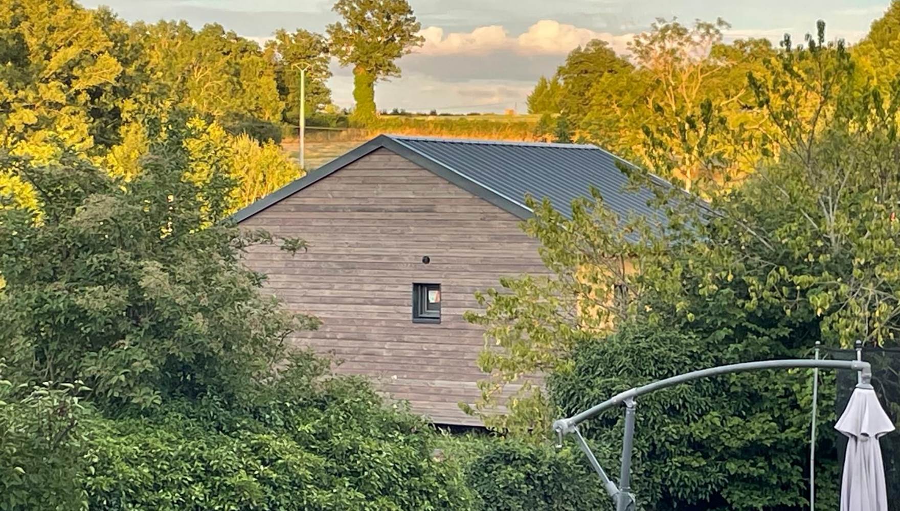 Maison en bois - vue depuis le jardin