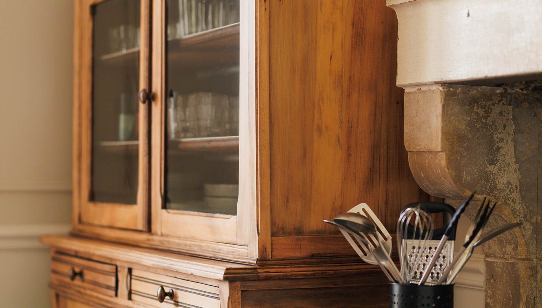 Vaisselier cuisine V gite de charme Le Quatre feuilles proche du Puy du Fou