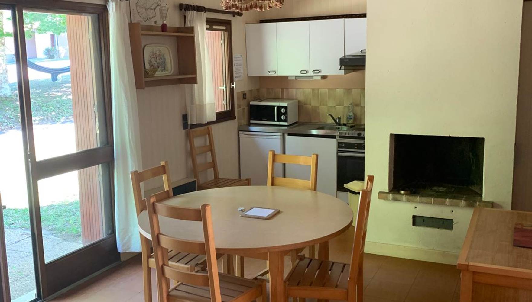 lepetitbois46_Leyme_gi^te 20 vintage_se´jour cuisine_02