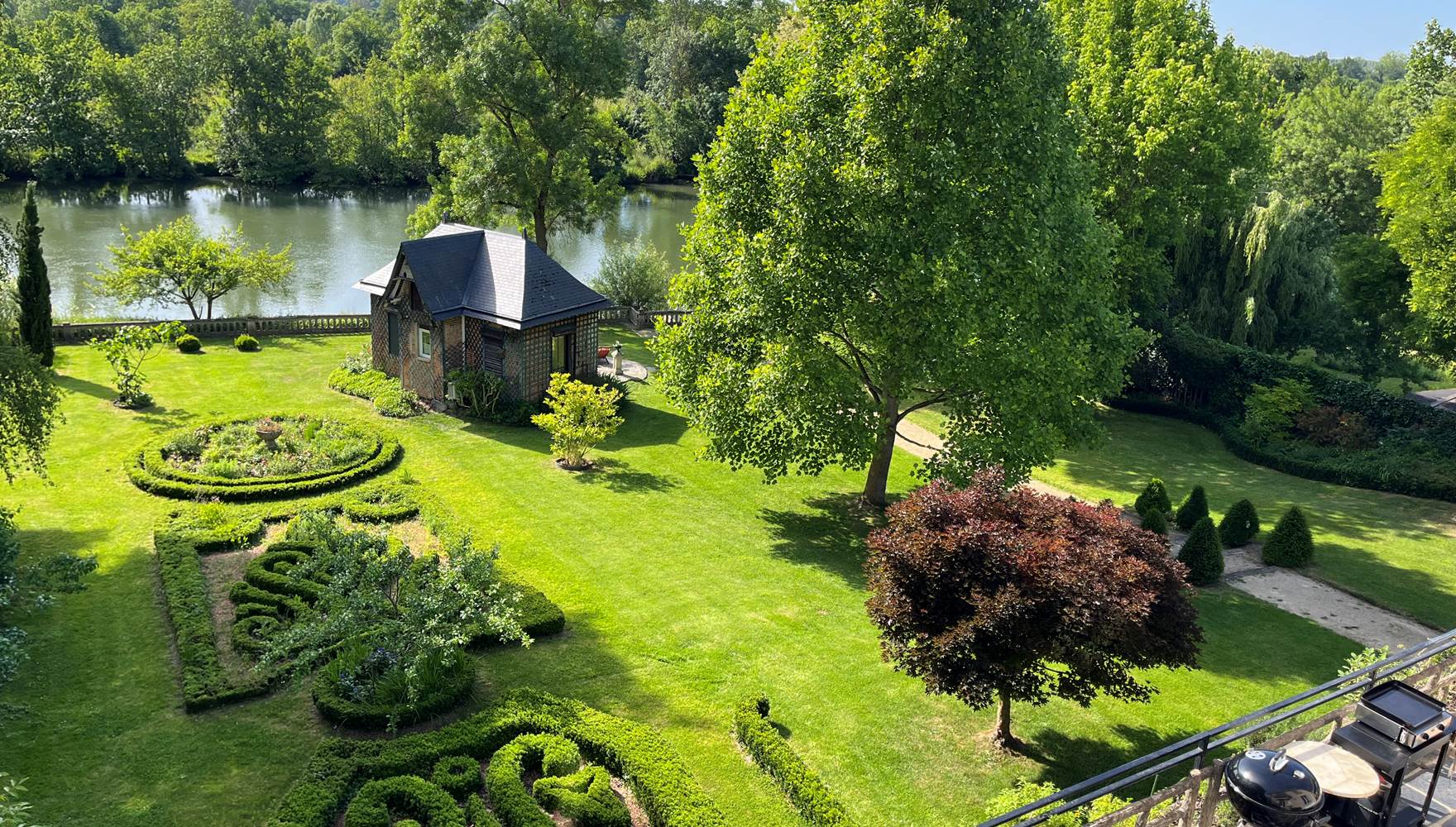 gite de charme-Maine et Loire-grand jardin clos-rivière