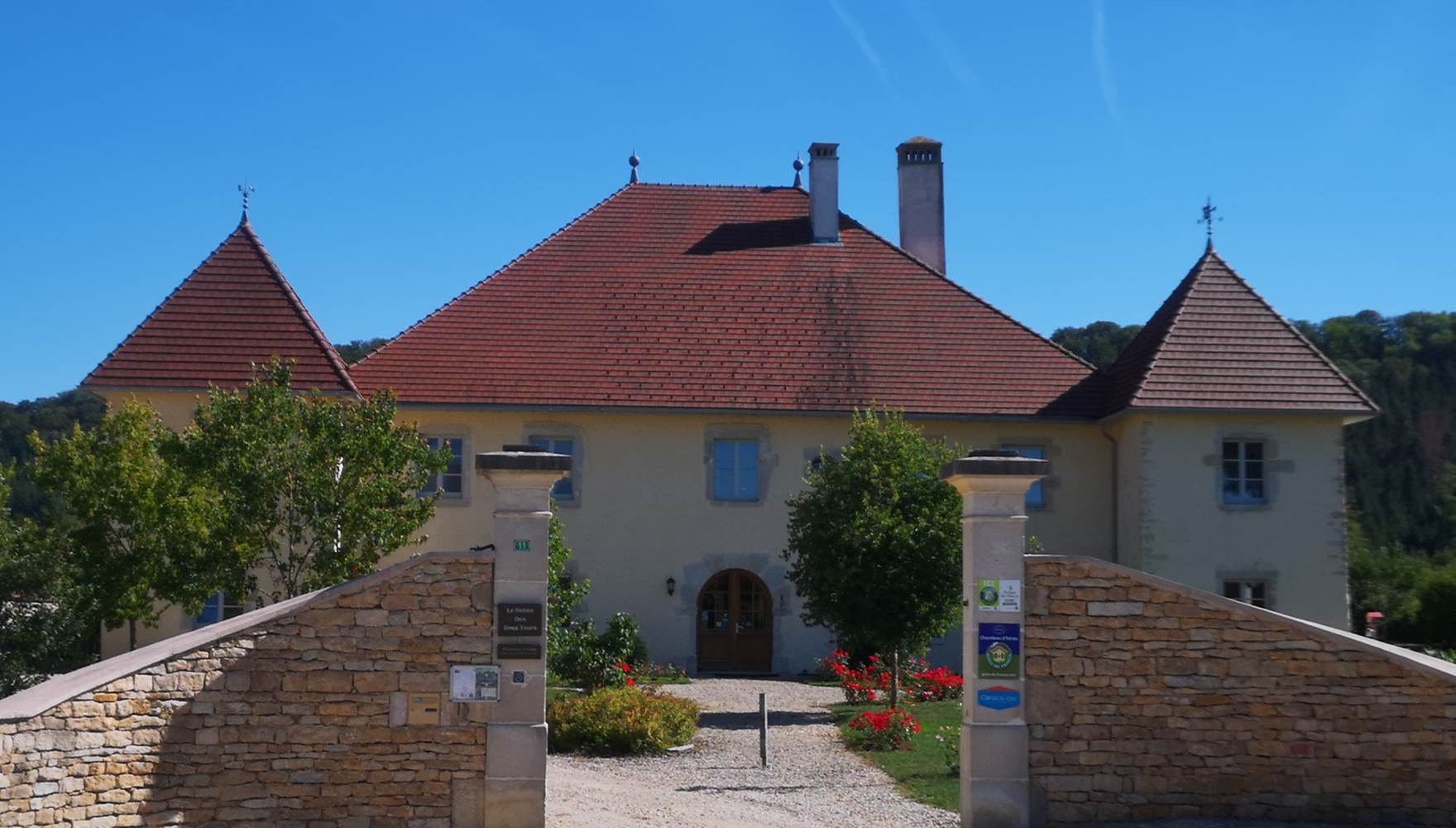 entrer dans un havre de paix au Relais des deux  tours