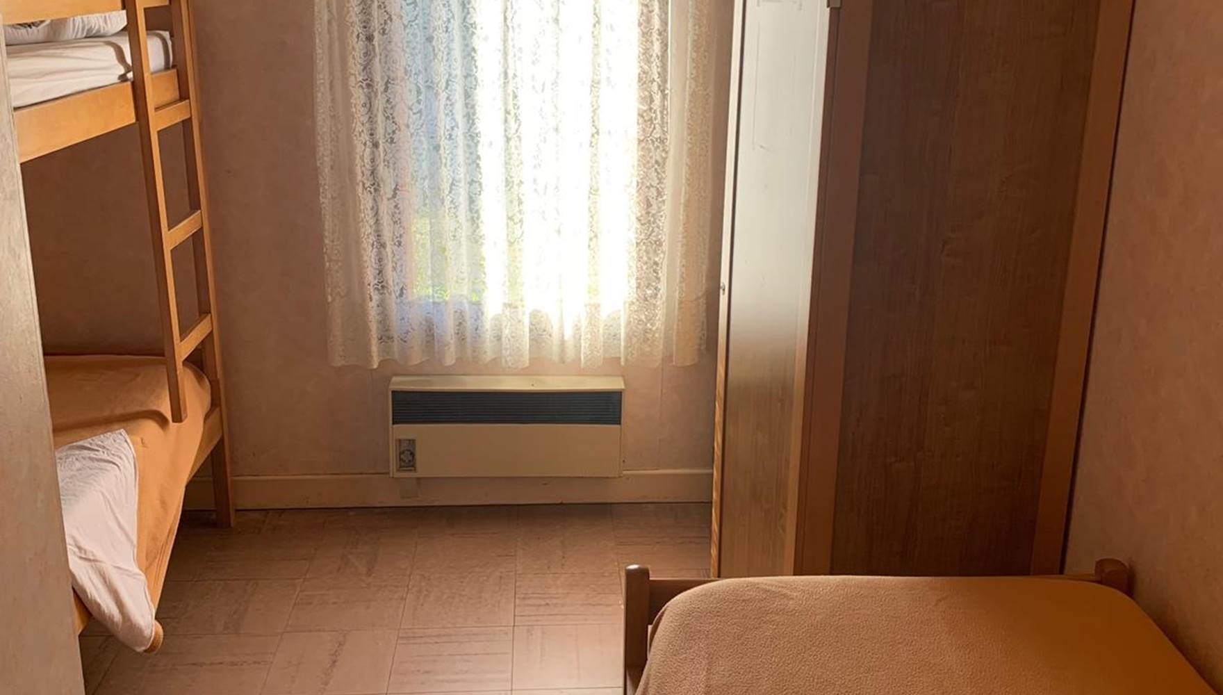 lepetitbois46_Leyme_Vintage_chambre triple_Gîte 3-4-5-7-18-19