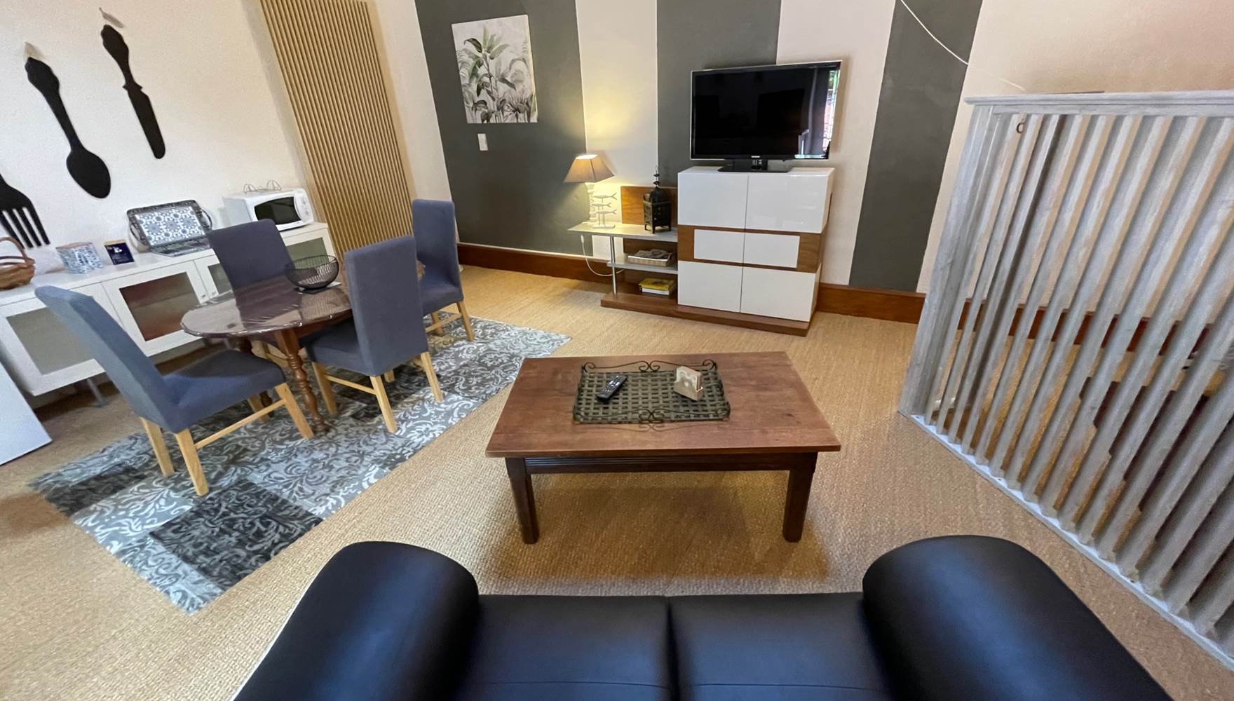 vue salon vers coin repas