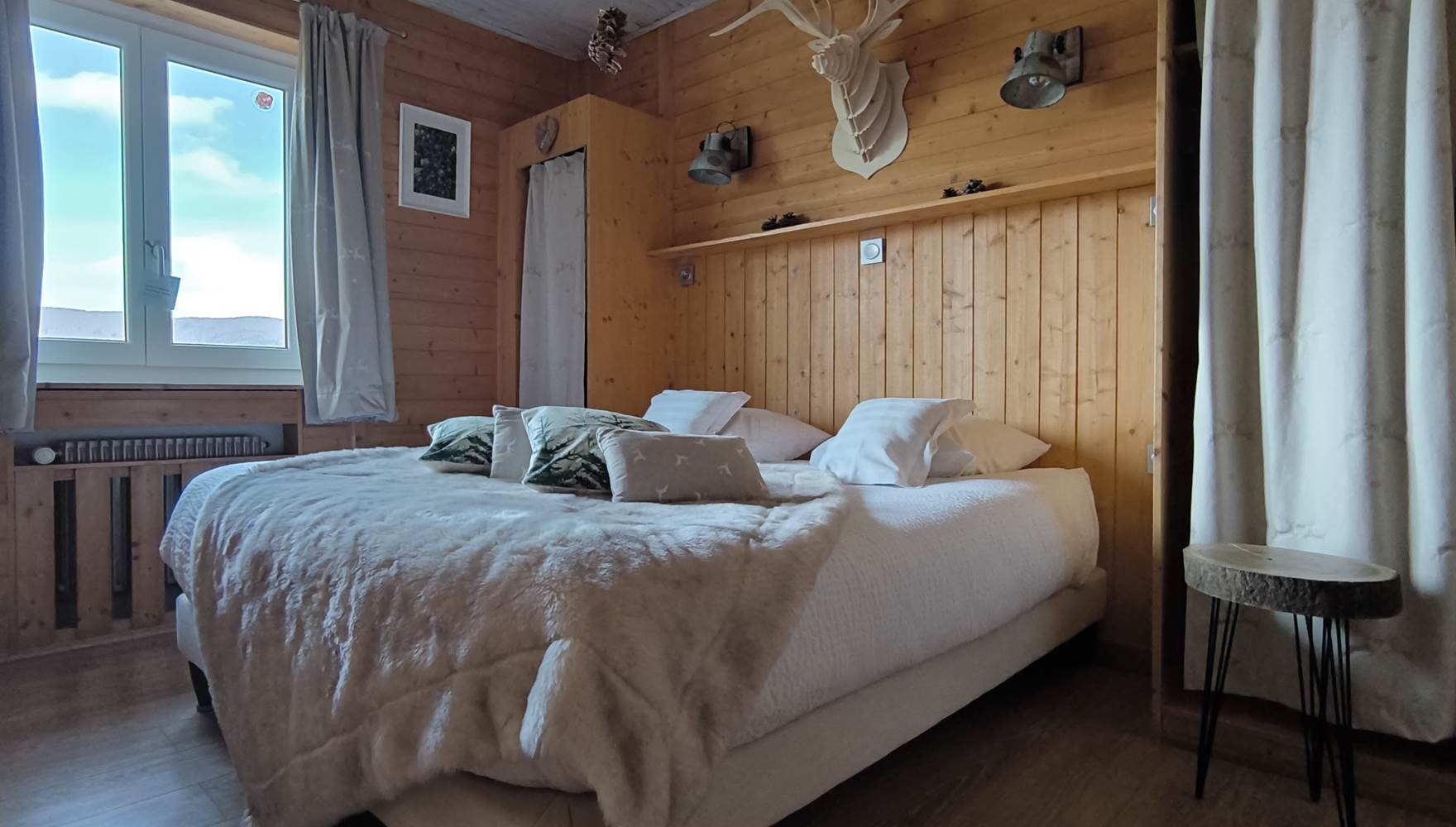 chambre forêt, vue montagne