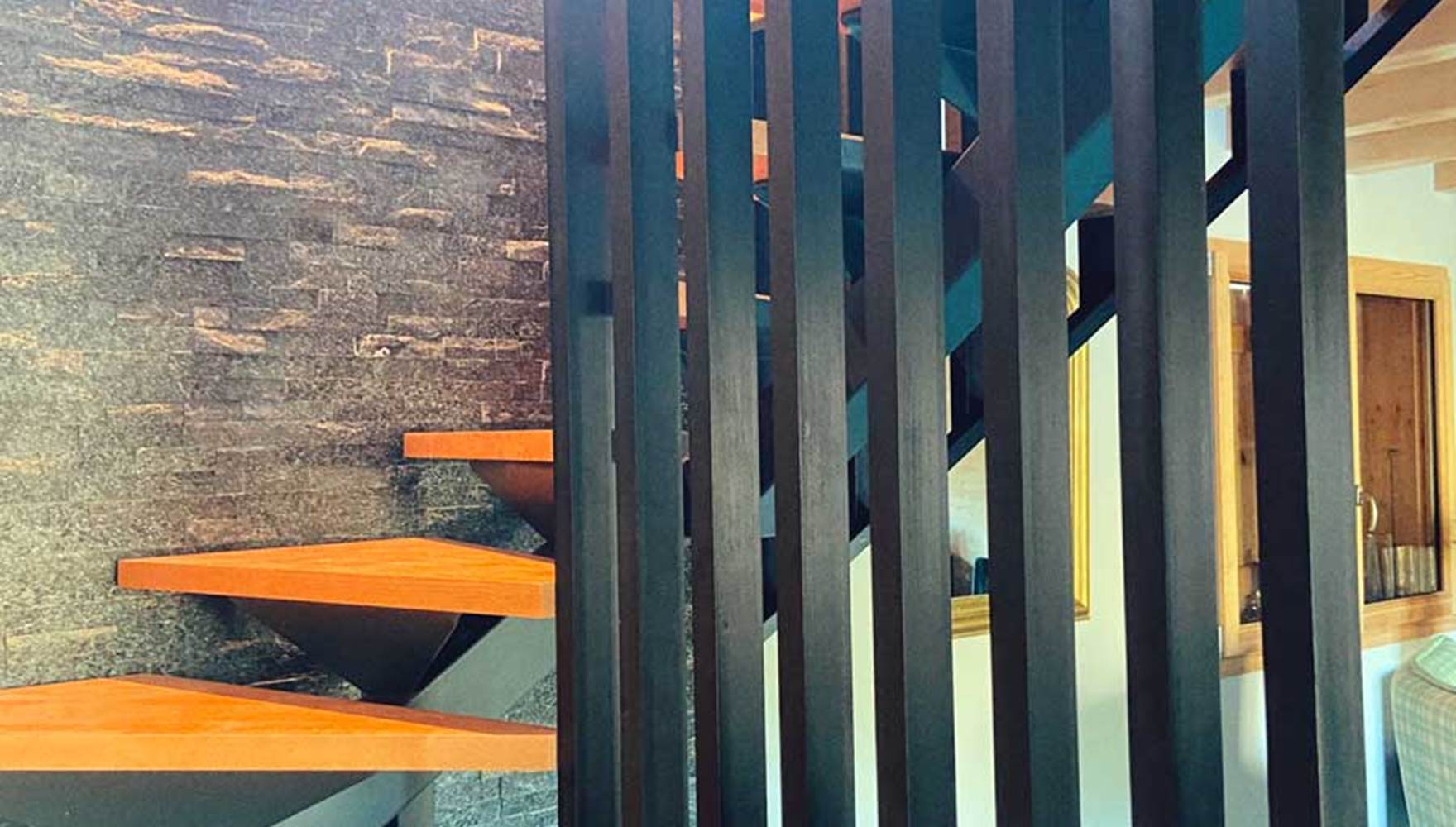 Cage-escalier-chalet-luxe-Sommand-V