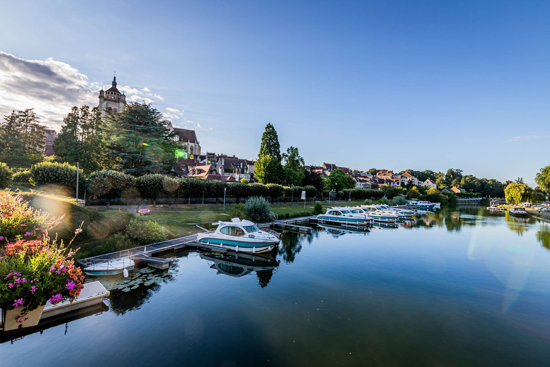 Vue de Dole, le port à 500 m des studios-photo-page