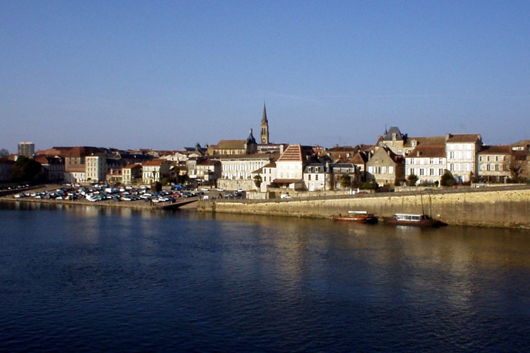 Bergerac-vue-sur-la-Dordogne-ville-historique-rivière-photo-page