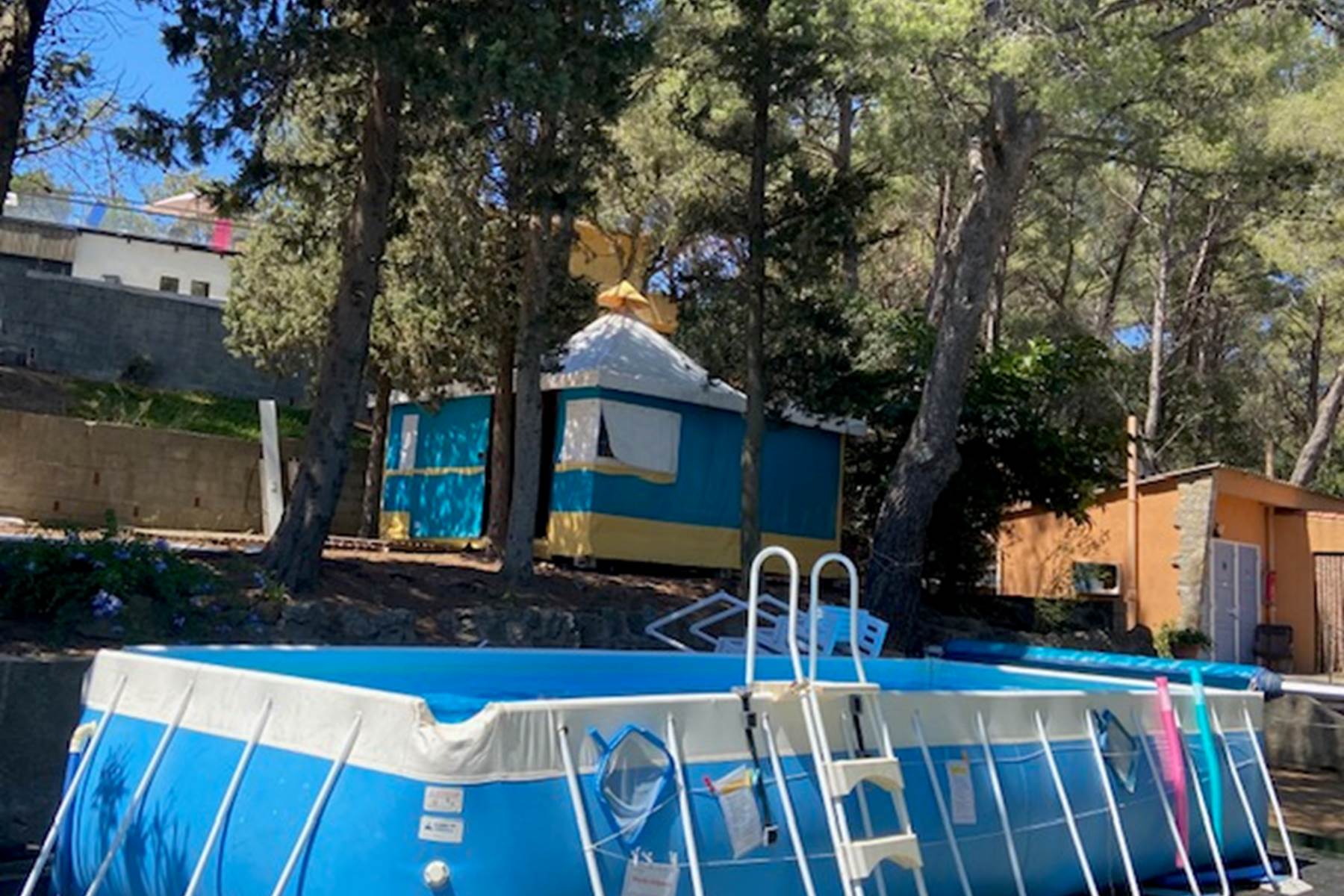 Bungalow toilé et piscine-photo-page