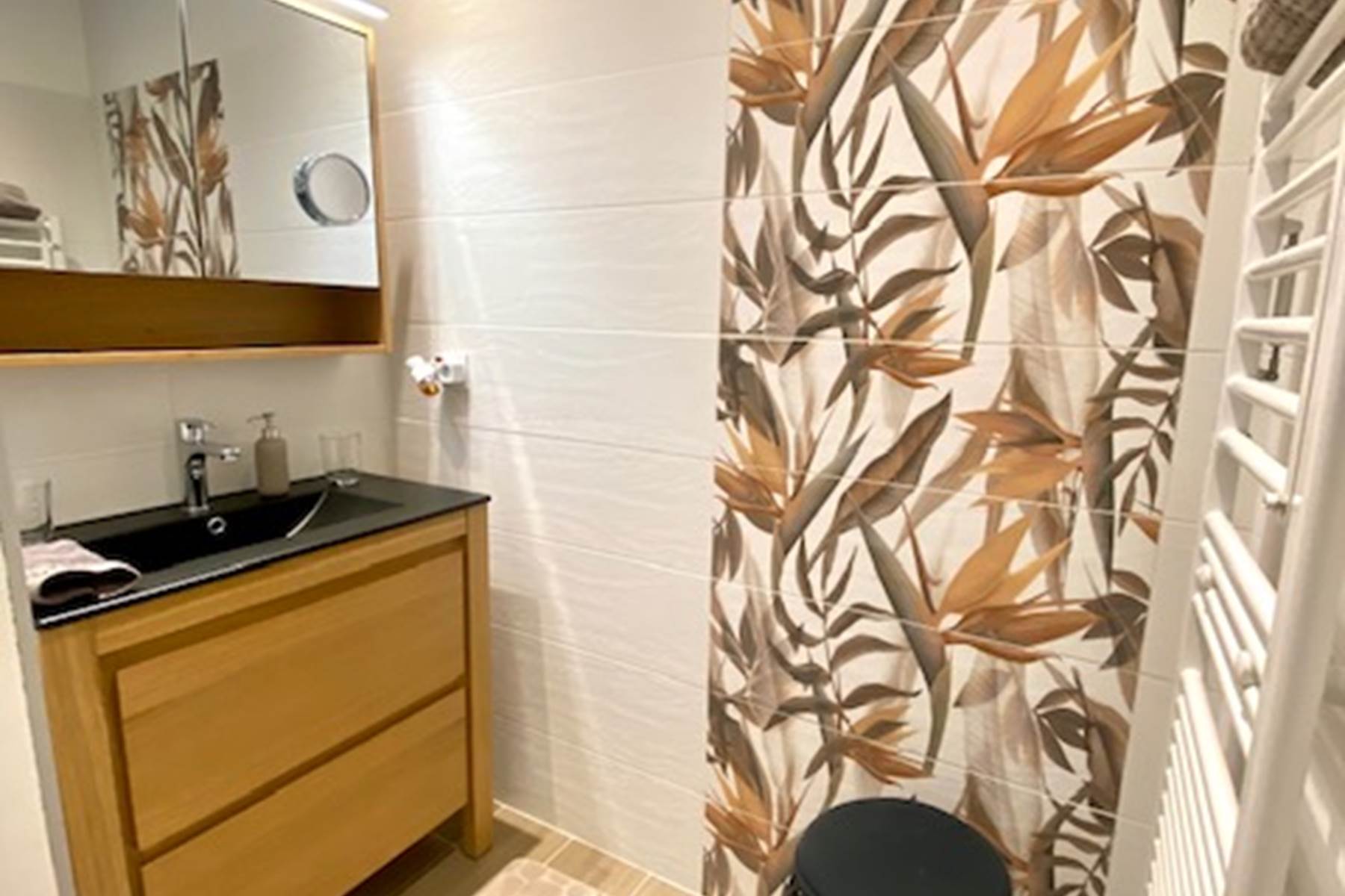 Salle d'eau avec douche-photo-page