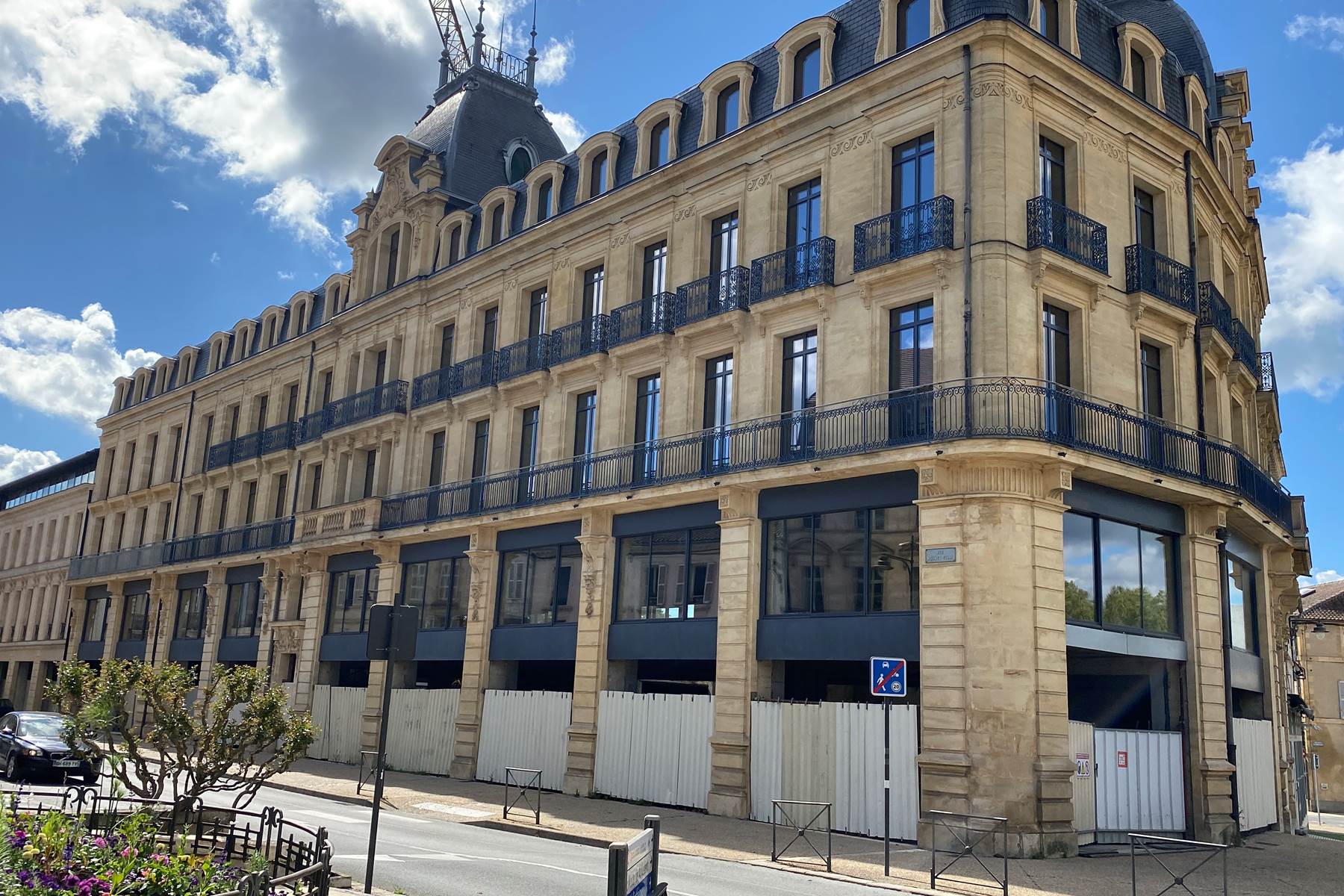 Monument-aux-morts-Bergerac-statue-centrale-ville-histoire-photo-page
