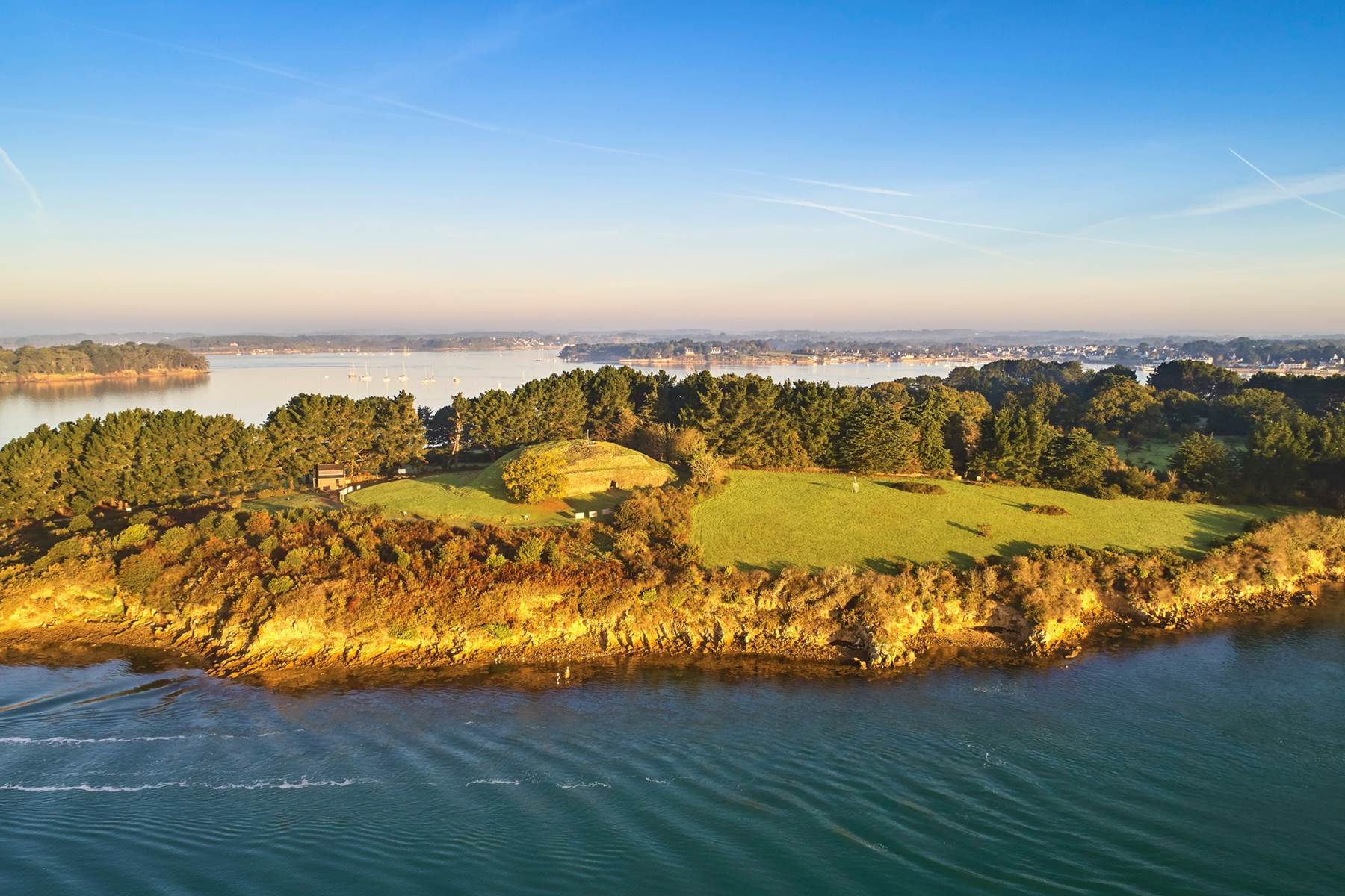 Ile-Gavrinis-croisiere-Larmor-Baden-decouverte-nature-Golfe-du-Morbohan-maison-vacances-amis-photo-page