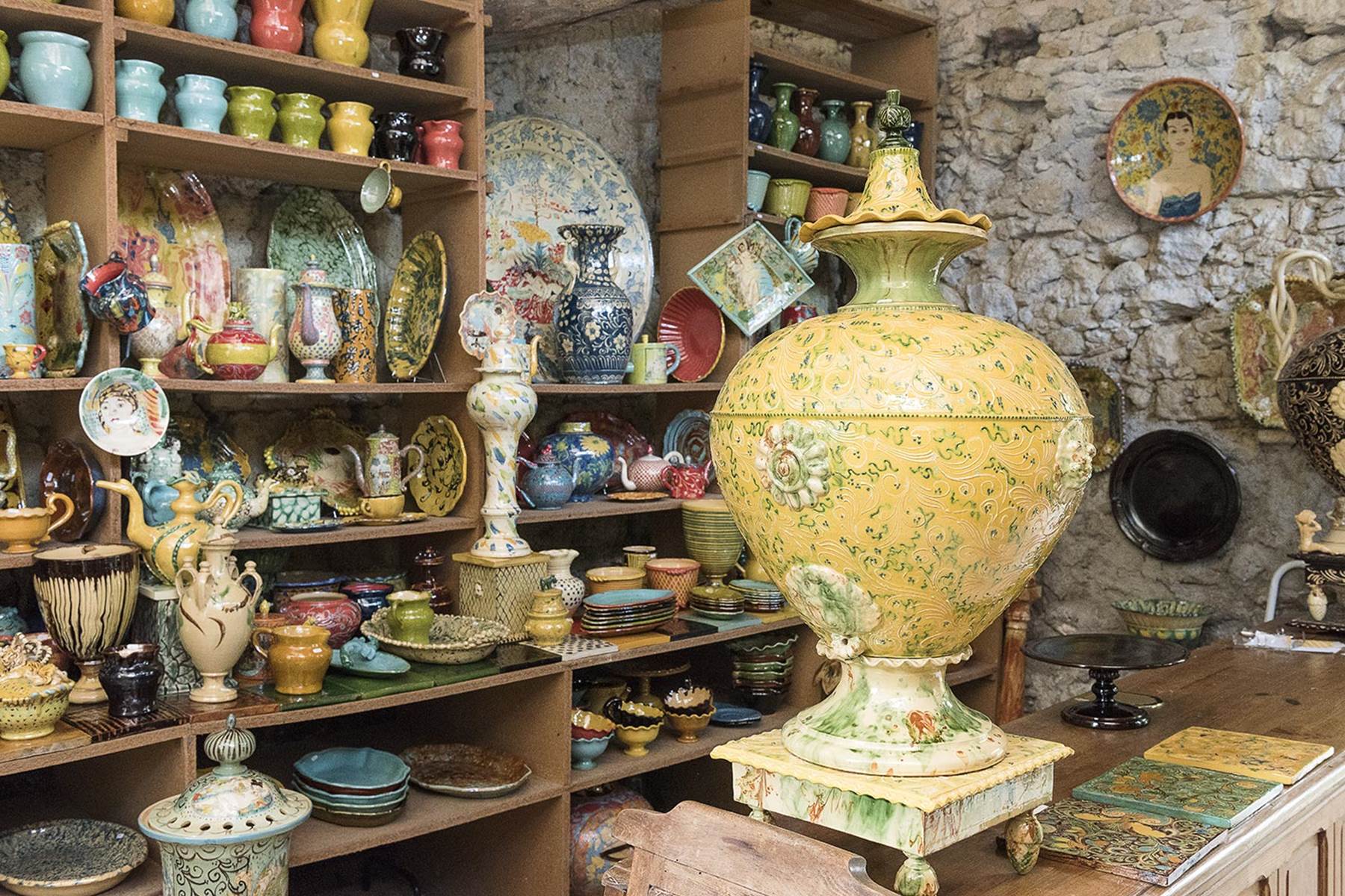 Claude Laniesse - Magnificent Urn-photo-page