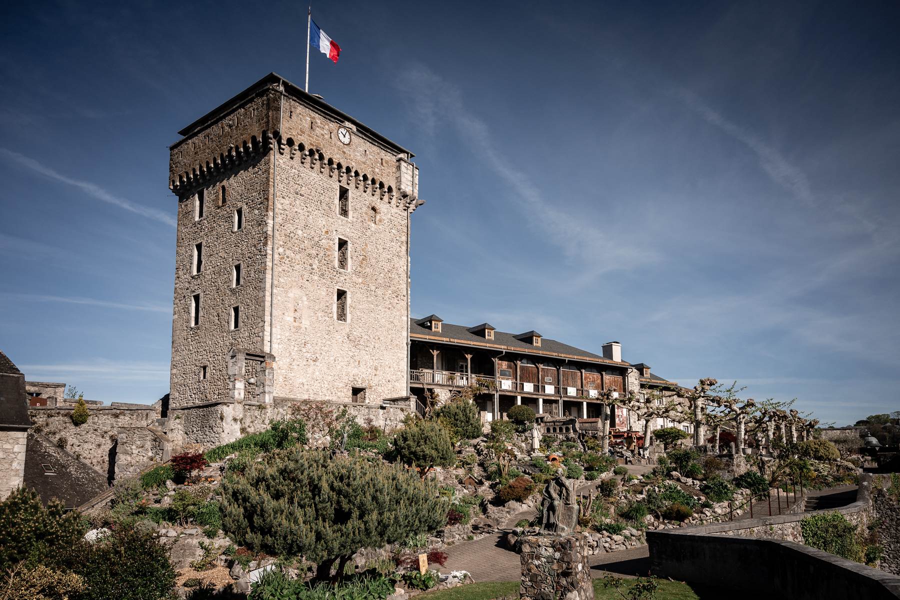 Chateau-fort-Lourdes-visite-Pyrénées-jardin-enfant