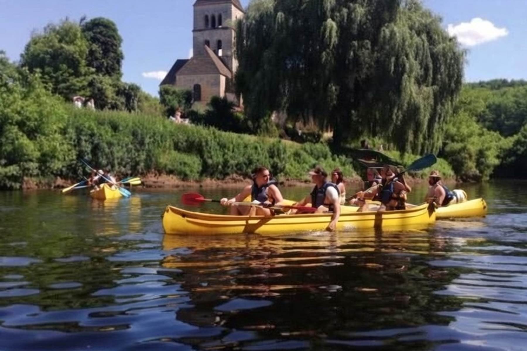 sortie canoë entre amis à Saint Léon sur Vézère