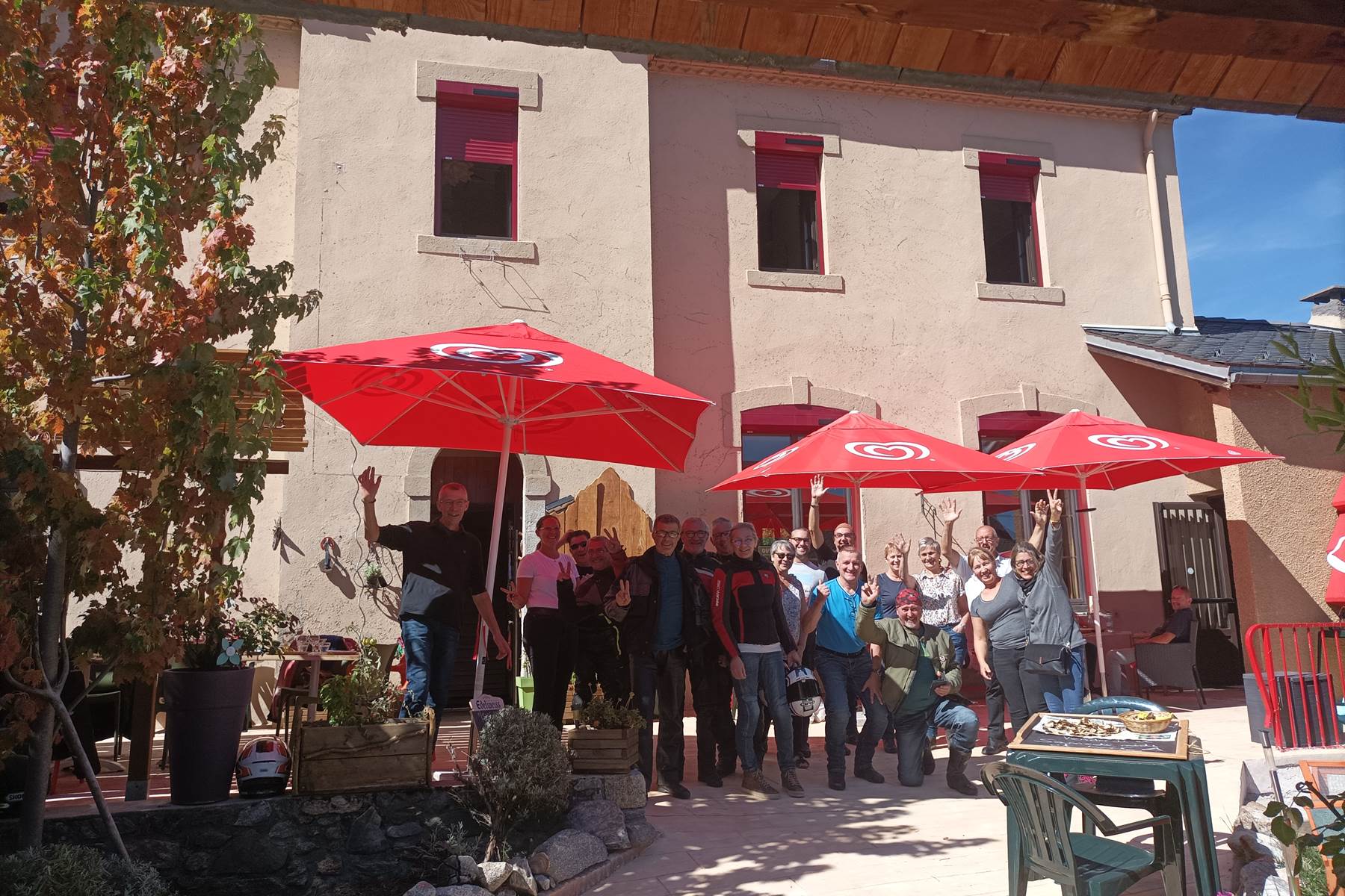 groupe de 25 motards-photo-page