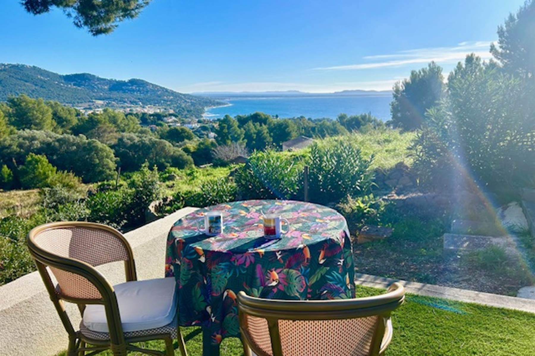 Petit déjeuner face à la mer-photo-page
