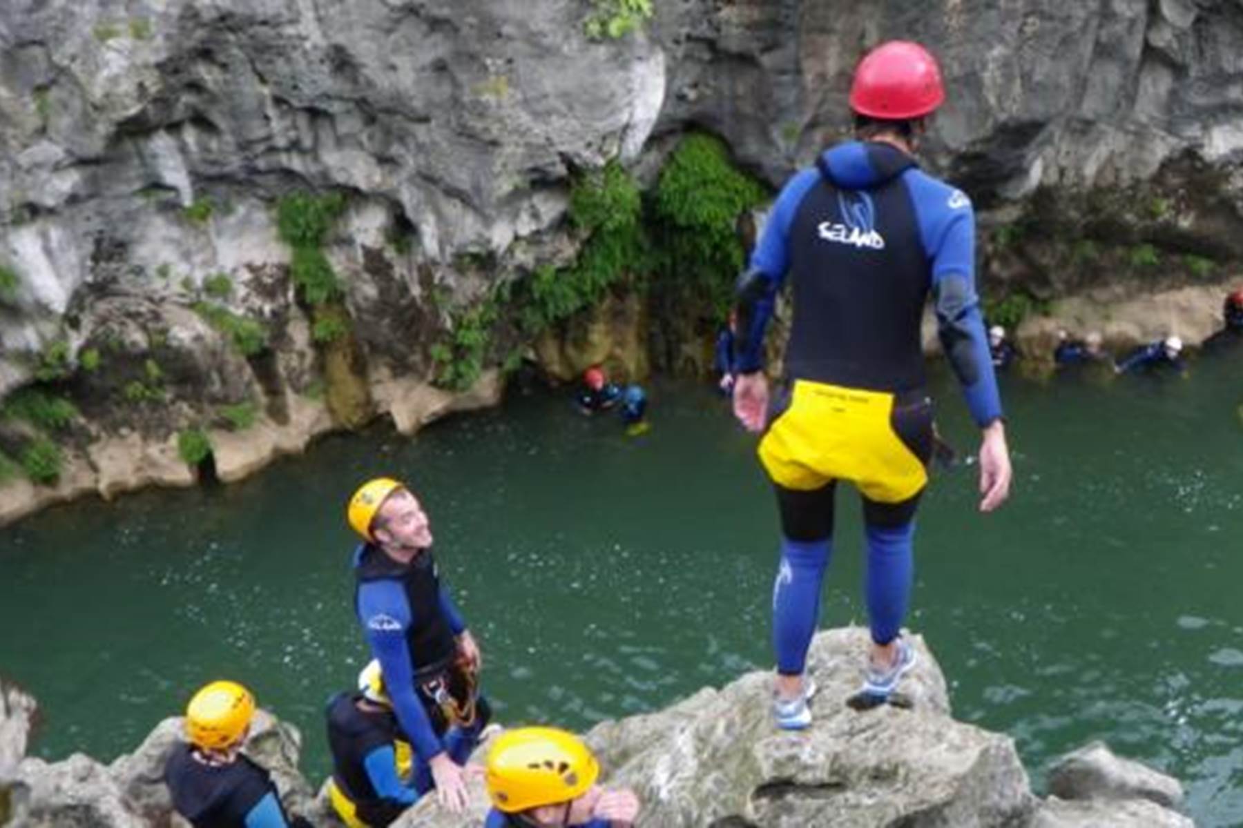 vue-sur-les-gorges-de-l-herault-proche-de-saint-guilhem-le-desert_1024x350-crop=1