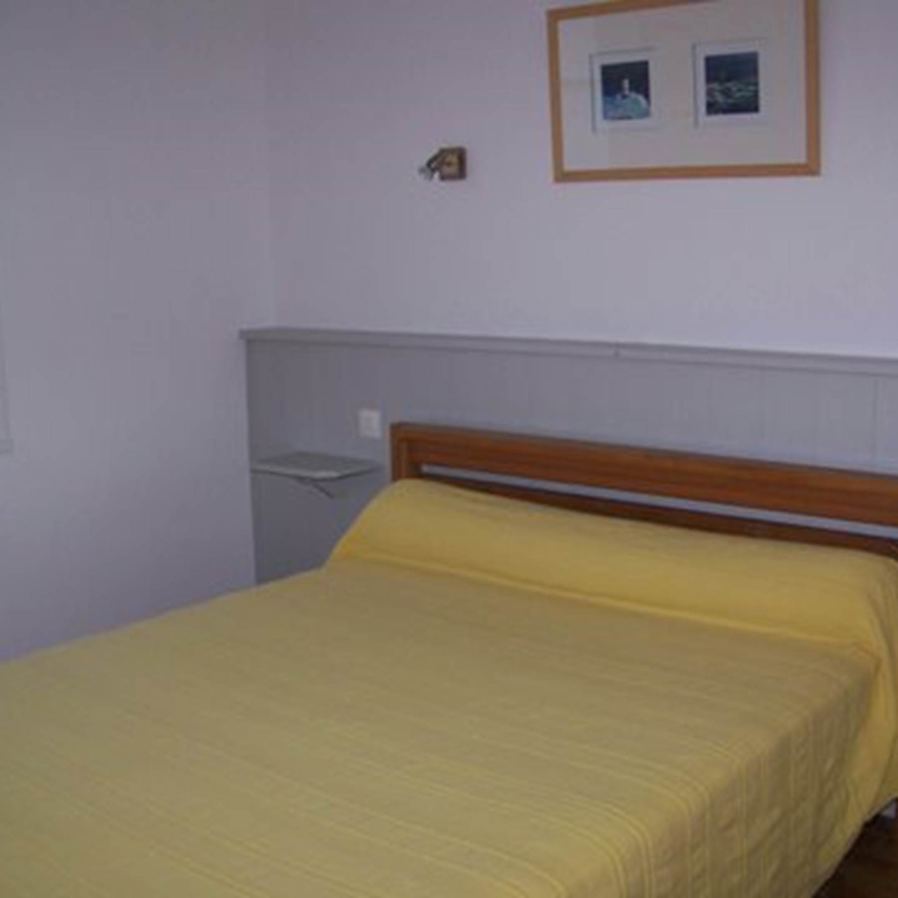 une chambre lit double-galerie