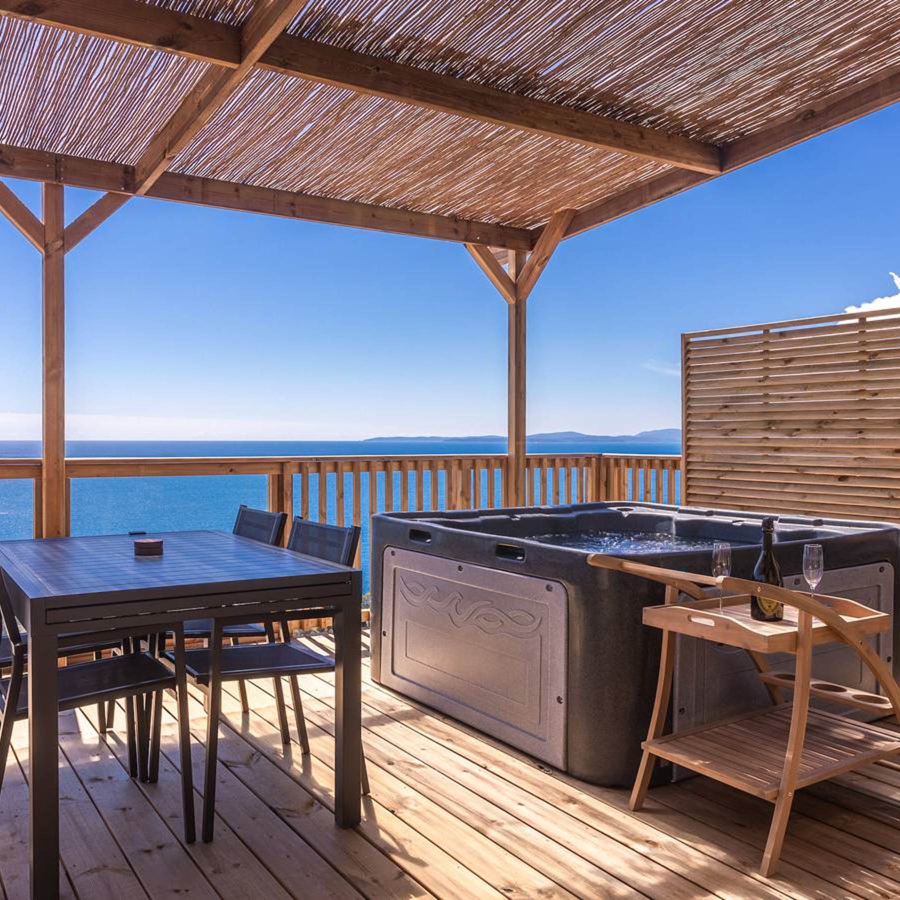 Côté cuisine extérieure-galerie