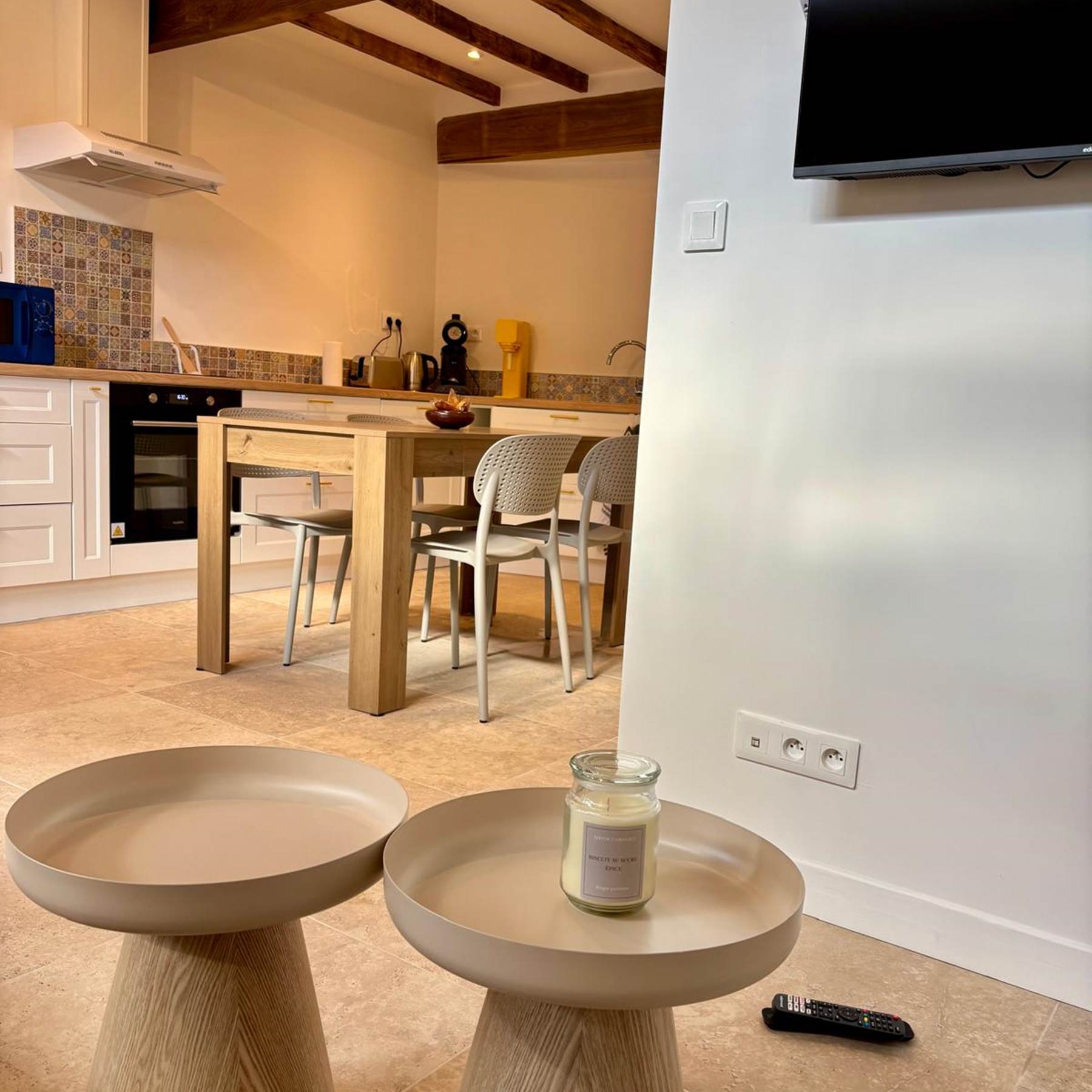 Rez de chaussée: Cuisine et Salon-galerie