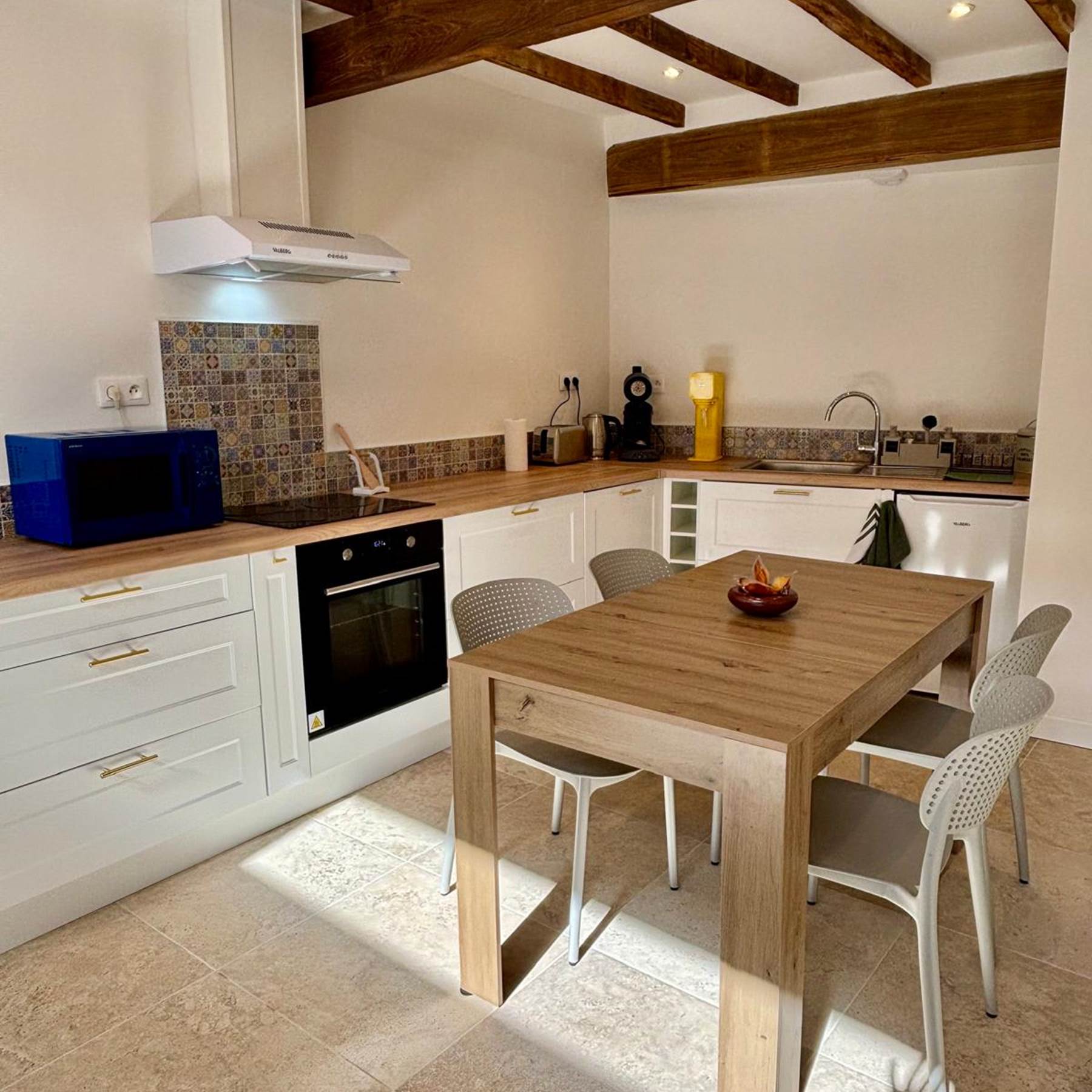 Rez de chaussée: La cuisine-galerie